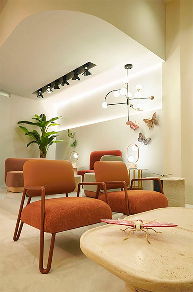 Mailand Neues Produkt! Miami Sessel aus Metall und Messing, orangefarbenen und strukturierten Stoffen (Moderne der Mitte des Jahrhunderts) im Angebot