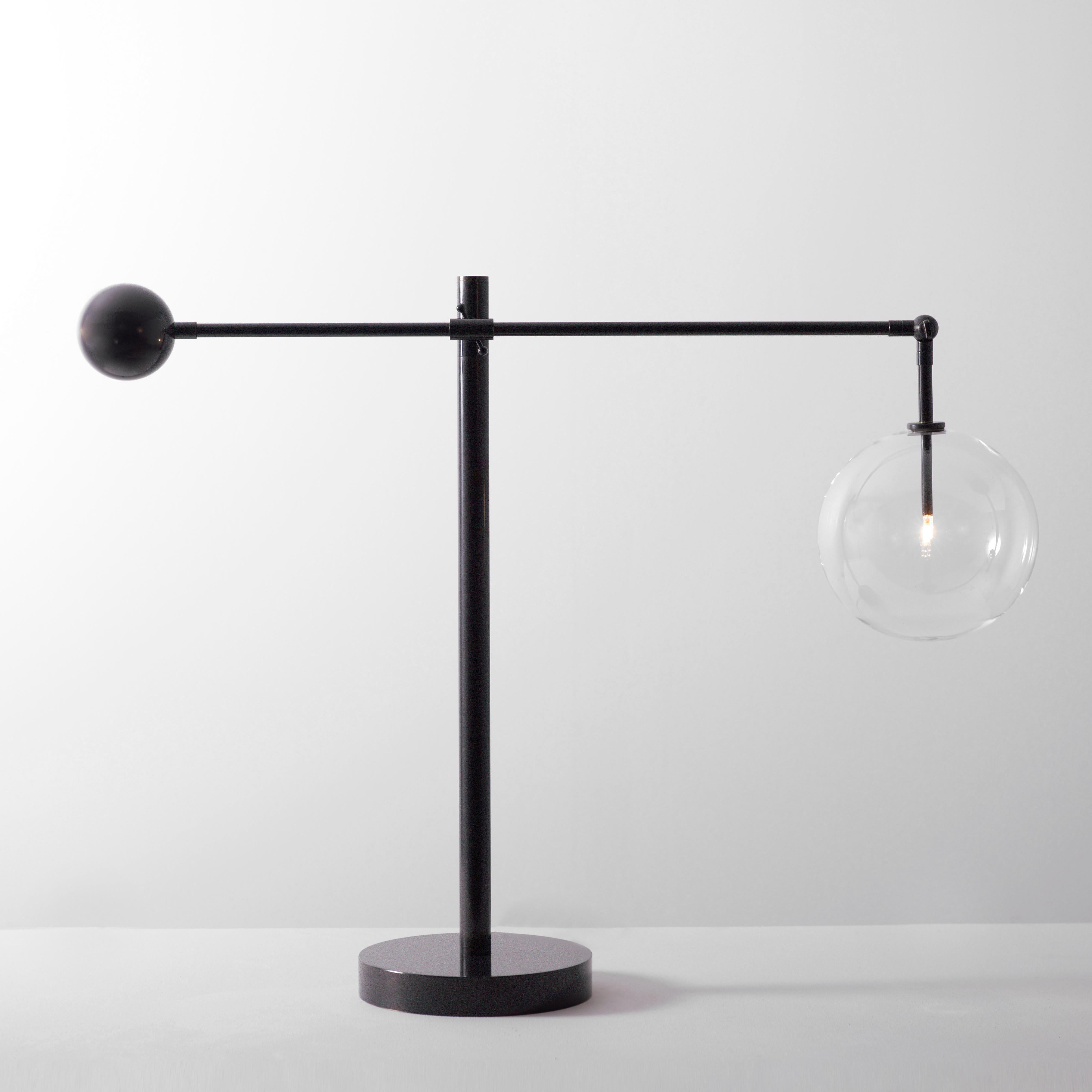 Lampe de bureau Milan en nickel poli par Schwung Neuf - En vente à Geneve, CH