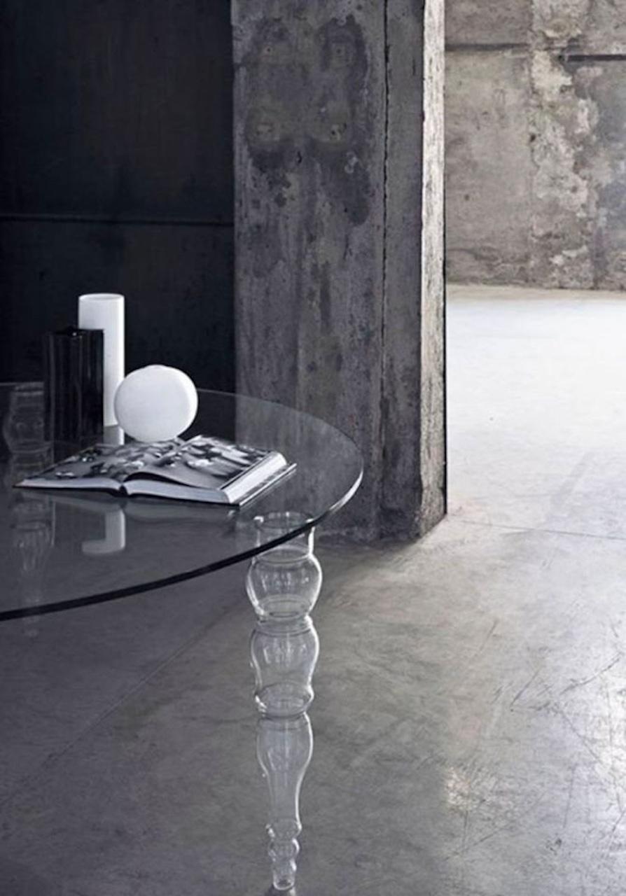 By Design Modern

Par Glas Italia
Design/One 

POS20 140cm rond 72cm haut (avec 3 pieds en verre soufflé)

Etat neuf
Post Modern
Les pieds sont en verre borosilicaté moulé et façonné.