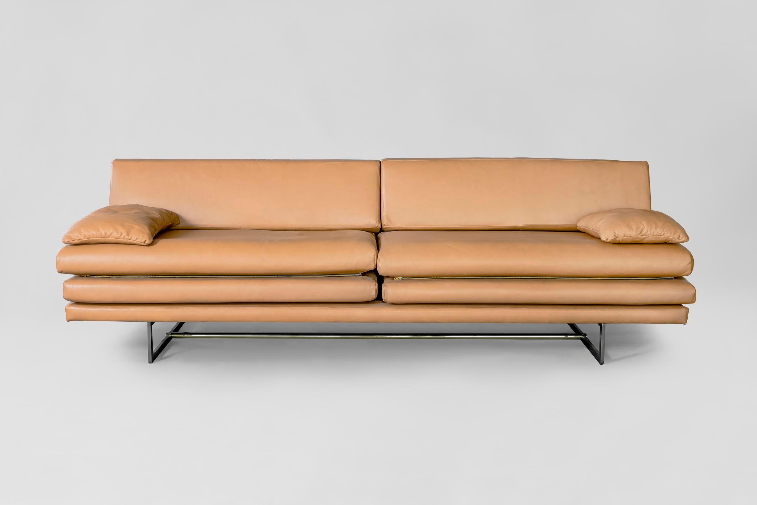 Milan sofa by Atra Design.
Dimensions: D 244.9 x W 93 x H 60.4 cm.
Materials: leather, steel.
Available in leather or fabric.

Atra Design
We are Atra, a furniture brand produced by Atra form a mexico city–based high end production facility