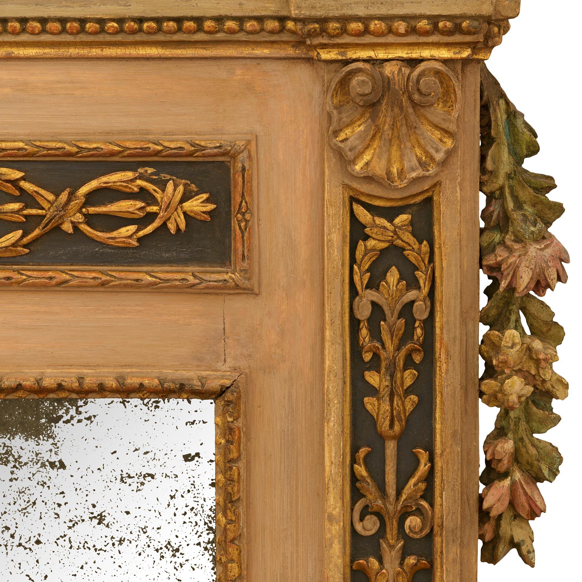 Bois doré Miroir milanais du XVIIIe siècle d'époque Louis XVI en bois patiné et bois doré en vente