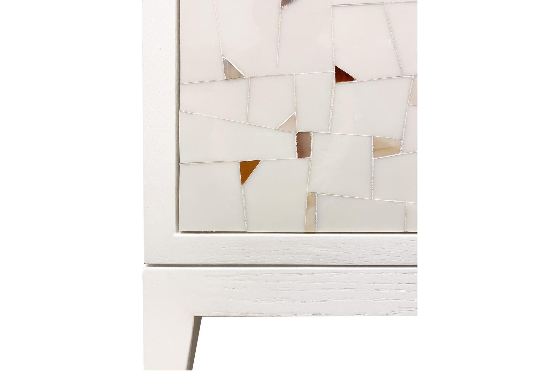 Modern Milano Terrazzo 2-Door Bar Cabinet with Ivory Lacquer by Ercole Home In New Condition For Sale In Brooklyn, NY