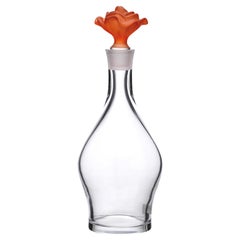 Transparente Milano-Flasche in Blumenform mit orangefarbenem Deckel