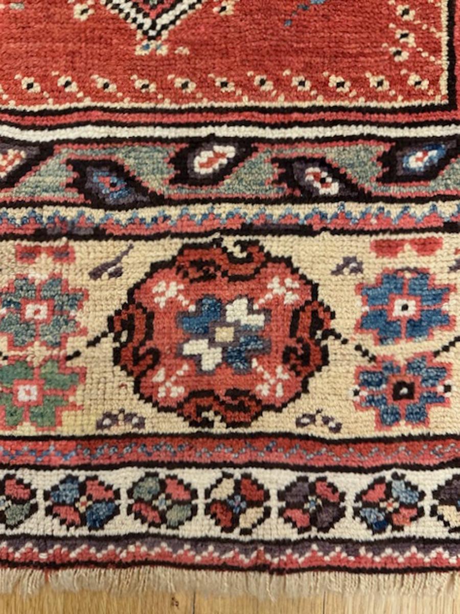 Milas prayer rug from south west Anatolia (Turkey)

Age: circa 1870

Size: 5′.3″x3′.9″ (160×114 cm)

The soft red madder subfield displays a pole medallion of two and a half lozenges edged by tiny buds and these buds also surround the field.The