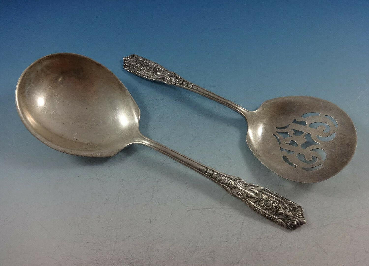 Splendido set di posate in argento MILBURN ROSE BY WESTMORLAND - 93 pezzi. Questo set comprende:

12 COLTELLI, 9