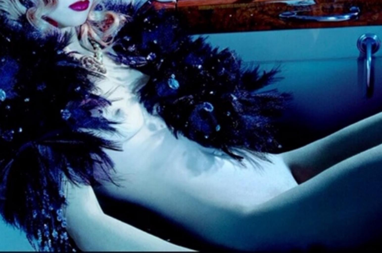Una bellezza abbagliante #1 - Miles Aldridge, Donna, Nudo, Moda, Erotico, Auto, Notte in vendita 1