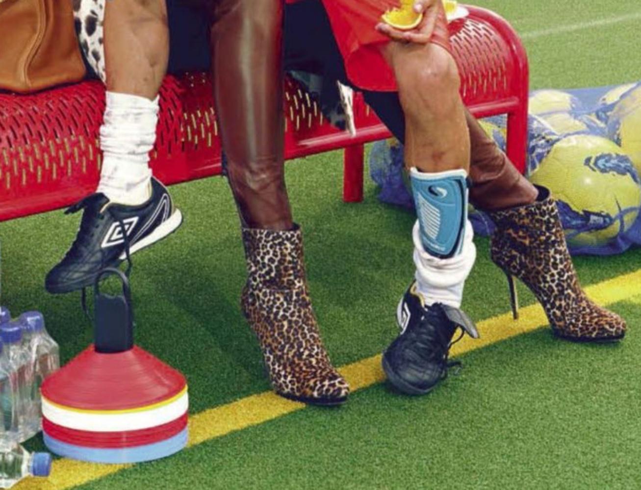 Una mamma perfetta #3  - Miles Aldridge, Donna, Moda, Colore, Calcio, Sport in vendita 1