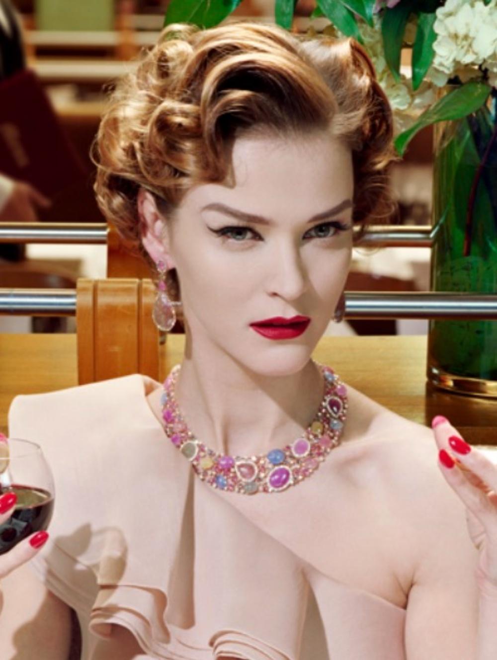 Aldridge: „Precious Glam #2 Miles Aldridge“, Frau, Mode, Glamour, Porträt, Farbe im Angebot 1