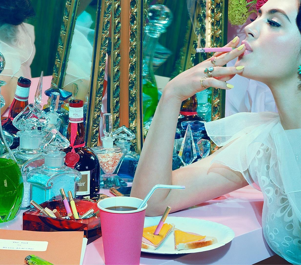 Actrice n°4  - Miles Aldridge, Femme, Mode, Glamour, Cigarette, Show Business en vente 2