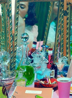 Actrice #4 - Miles Aldridge, Femme, Mode, Glamour, Portrait, Couleur, Intérieur