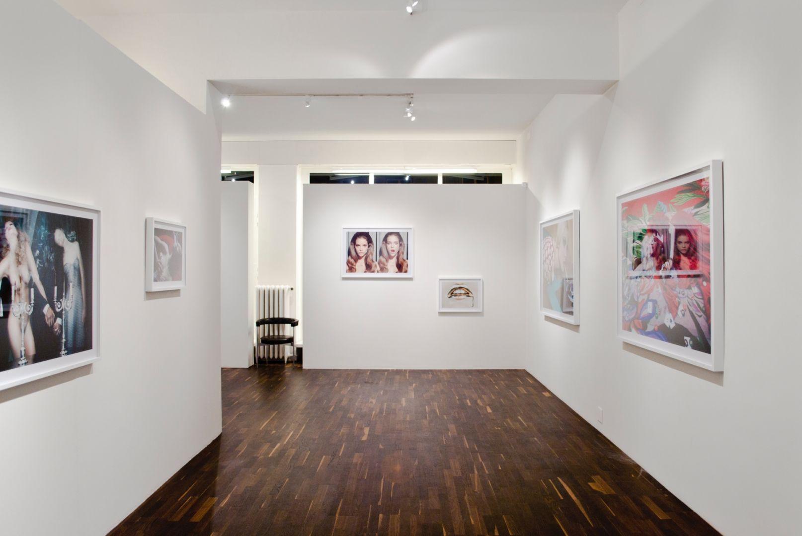 Bold Gold nº 2 - Miles Aldridge, Mujer, Labios, Boca, Modelo, Pop Art, contemporáneo en venta 2