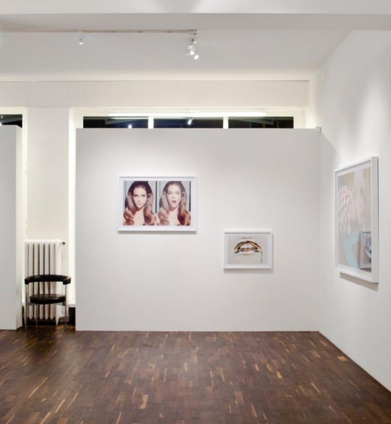 Bold Gold nº 2 - Miles Aldridge, Mujer, Labios, Boca, Modelo, Pop Art, contemporáneo en venta 3