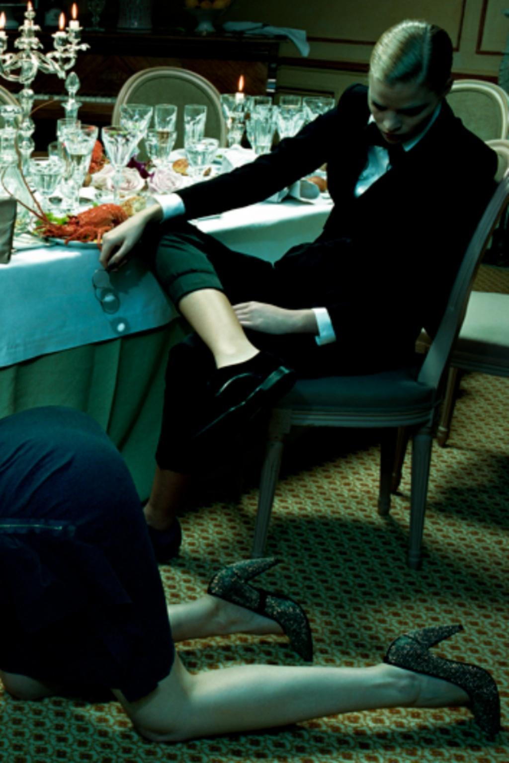 Dinner Party #7  Miles Aldridge, Frau, Mode, Erotisch, Model, Abendessen, Essen im Angebot 1