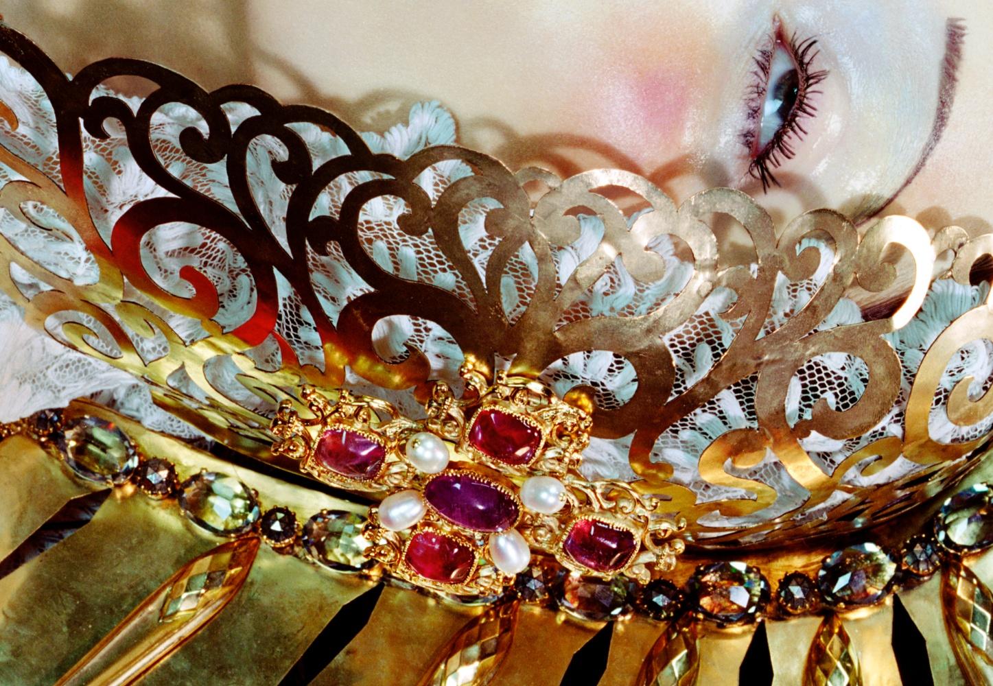 Immaculée #4 - Miles Aldridge, Frau, Mode, Erotik, Kunst, Glamour, Porträt im Angebot 3