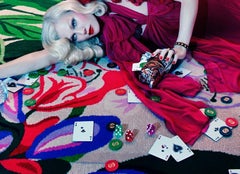 The Rooms #2 - Miles Aldridge, Frau, Mode, Glamour, Casino, Rot, Deck, Karten