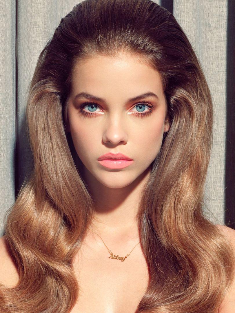 Venus Smile #2 - Miles Aldridge, Frau, Mode, Make-up, Grill, Pop-Art, Farbe im Angebot 1