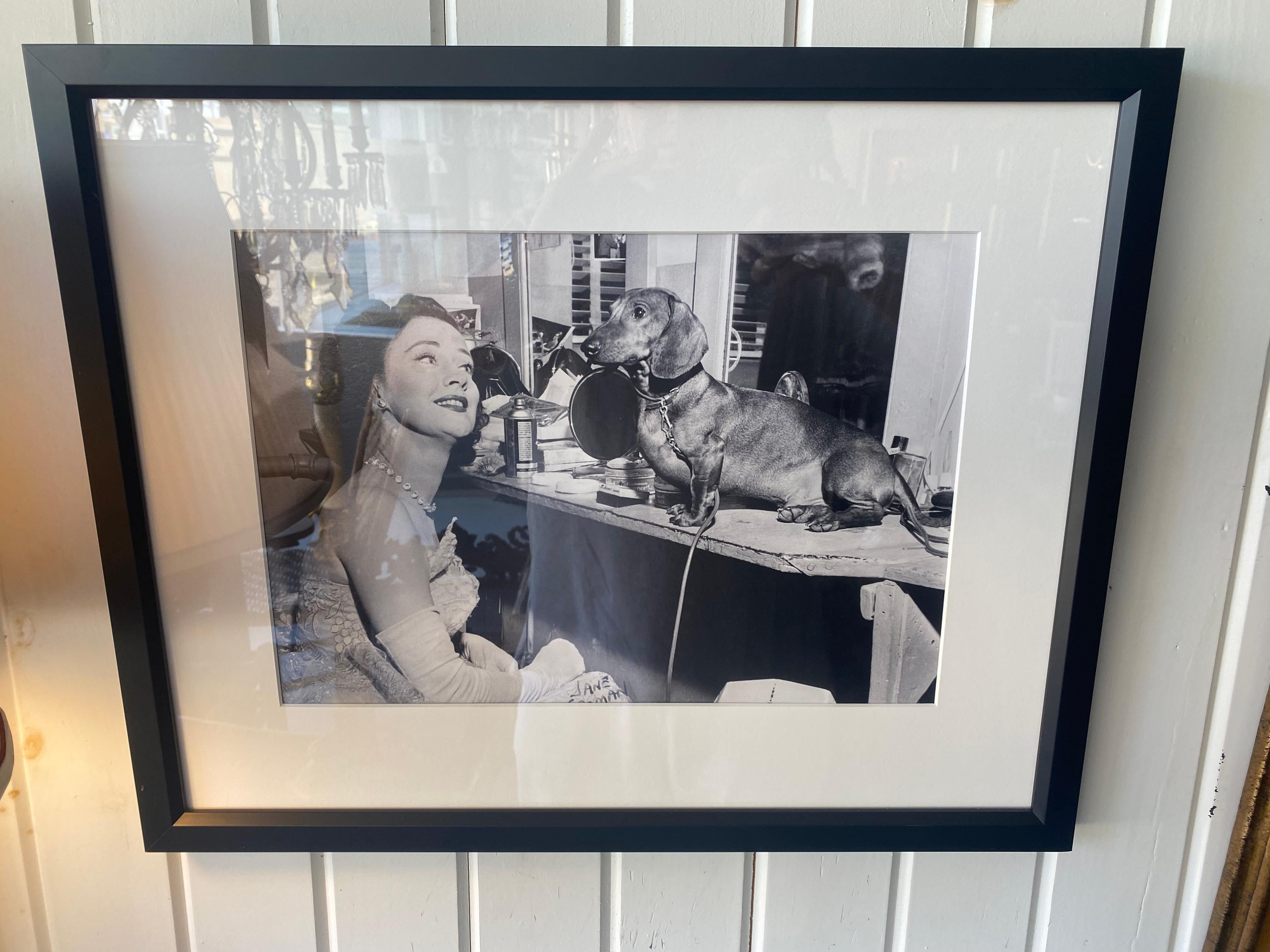 Foto in bianco e nero dell'artista jazz Miles Davis in cornice ebanizzata. in vendita 3
