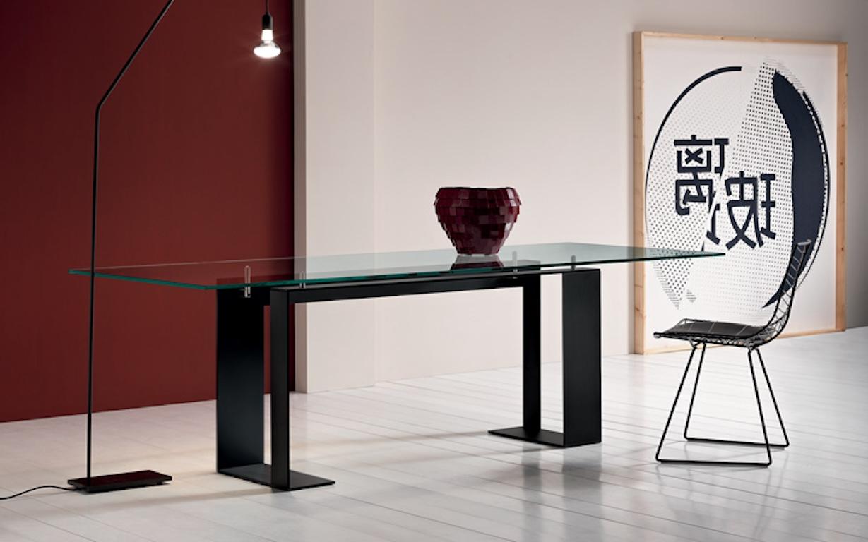 Miles-Esstisch aus Glas, entworfen von Giulio Mancini, hergestellt in Italien  im Angebot 2
