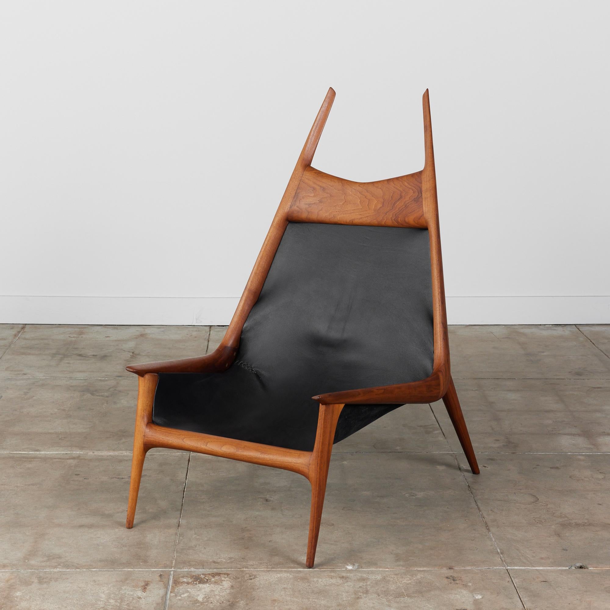 Studio Craft Lounge Chair von Meister John Karpilow, ca. 1960, USA. Der Kunsthandwerker aus der Bay Area schuf dieses beeindruckende Stück, das als 