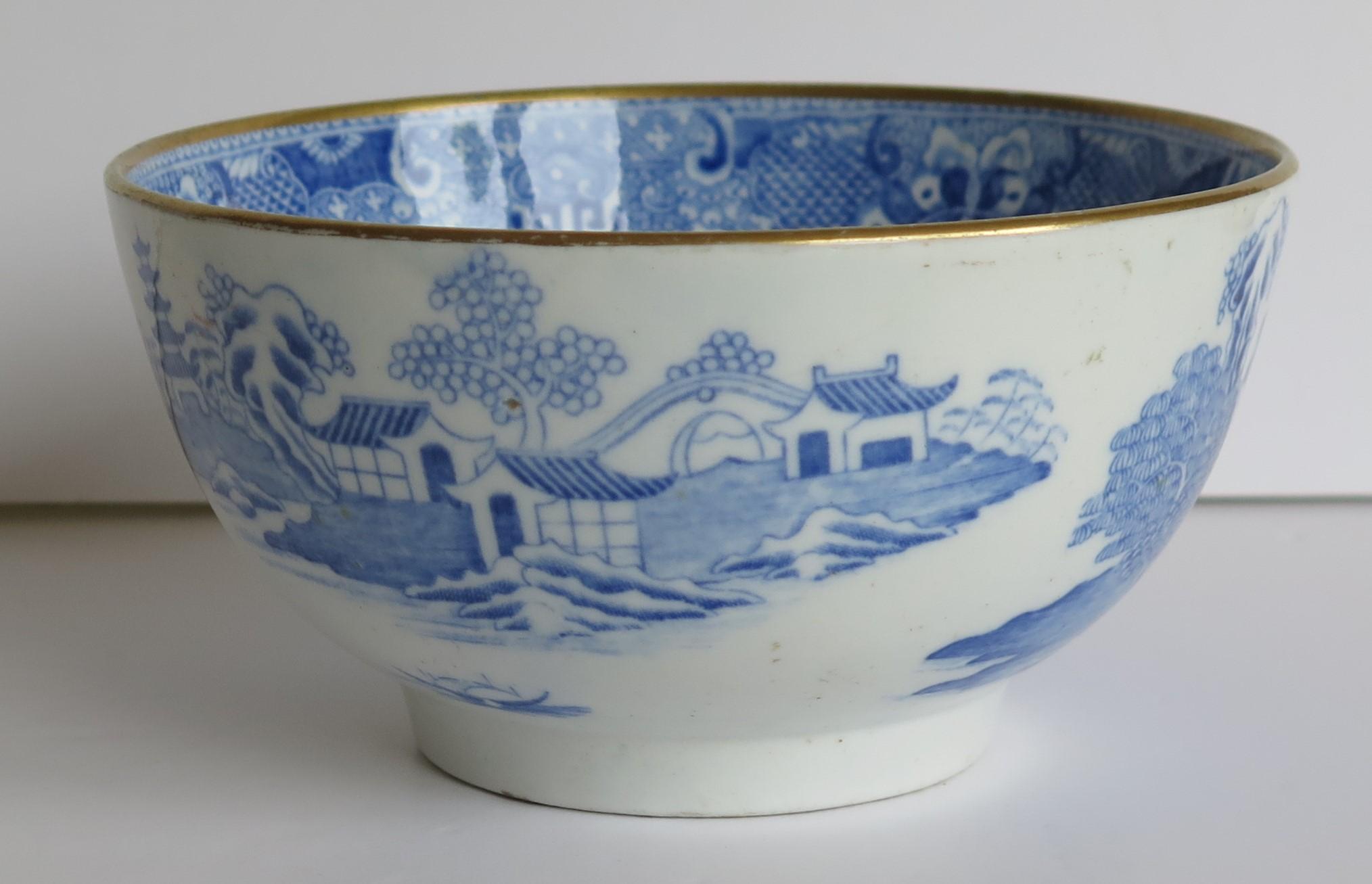Miles Mason Porcelain Bowl Blue and White Broseley Pattern, English, circa 1805 In Good Condition In Lincoln, Lincolnshire