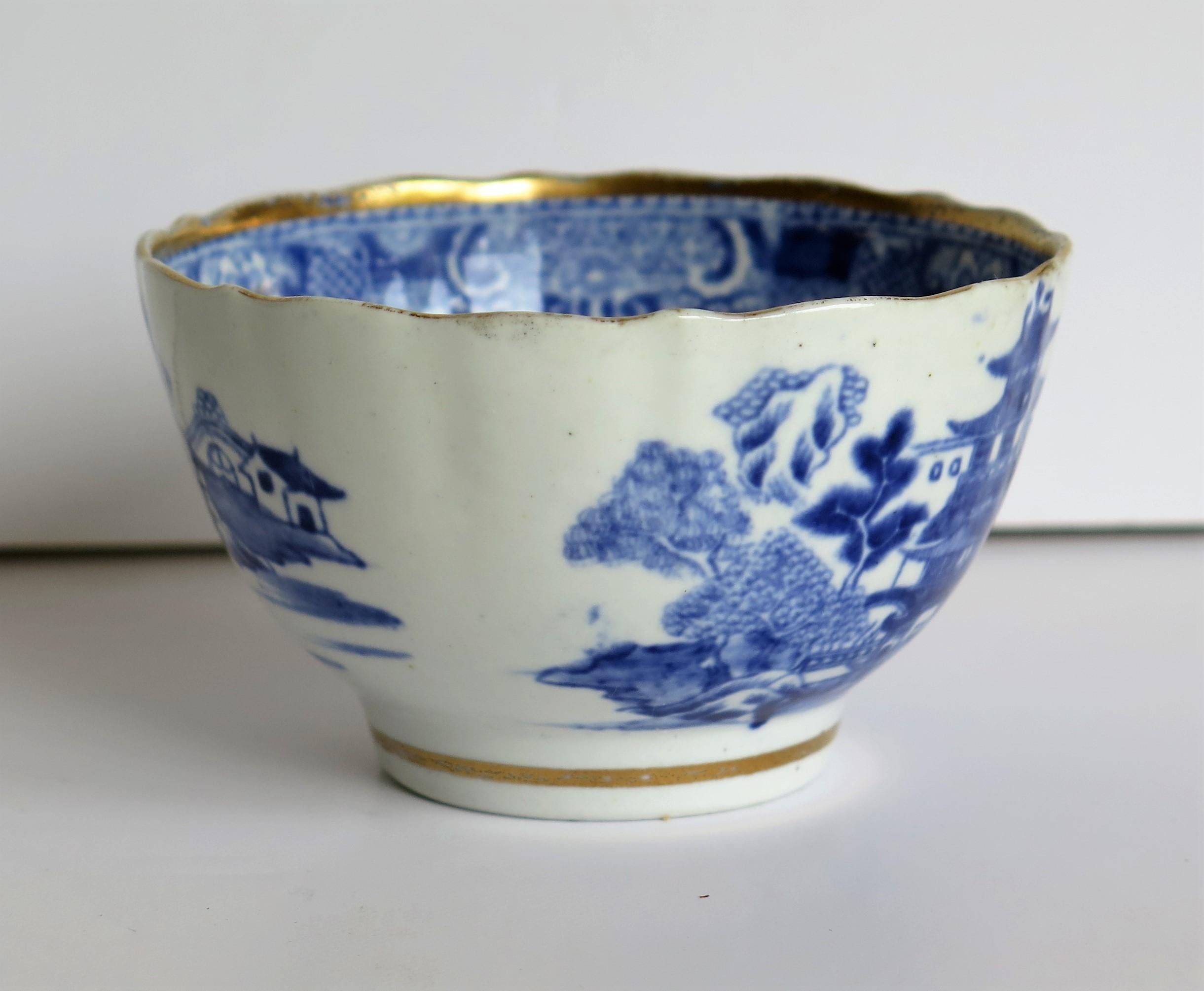 Glazed Miles Mason Porcelain Bowl Blue and White Pagoda Pattern, English, circa 1805