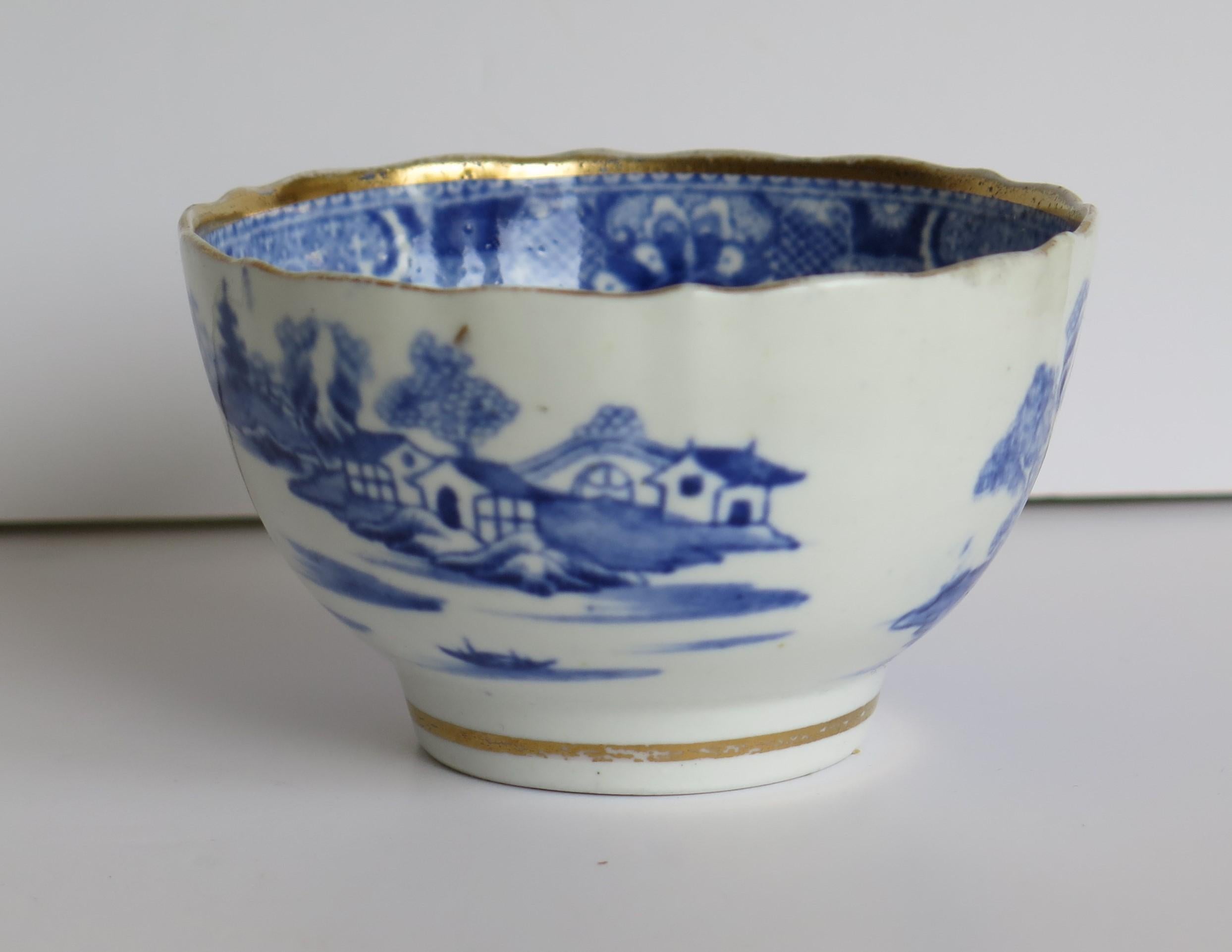 Miles Mason Porcelain Bowl Blue and White Pagoda Pattern, English, circa 1805 In Good Condition In Lincoln, Lincolnshire
