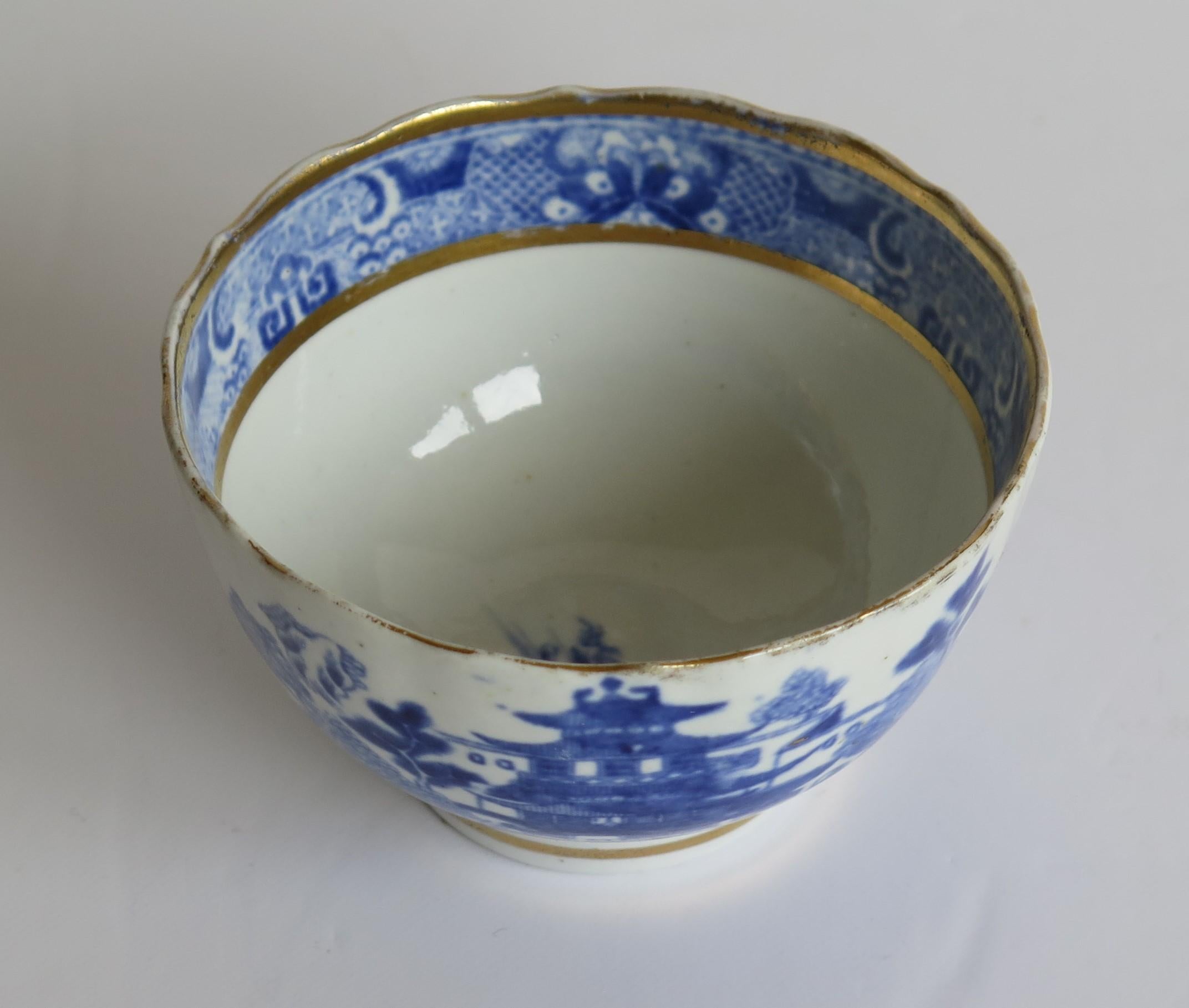 Miles Mason Porcelain Bowl Blue and White Pagoda Pattern, English, circa 1805 4