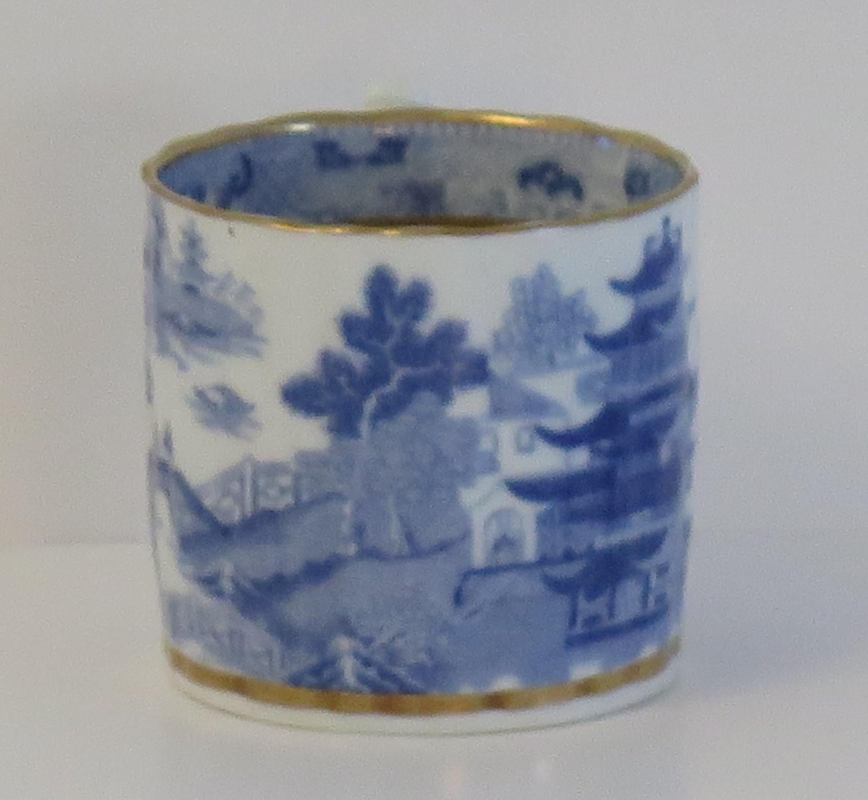 English Miles Mason Porcelain Coffee Can Blue & White Broseley Gilded Ptn 50, circa 1808 For Sale