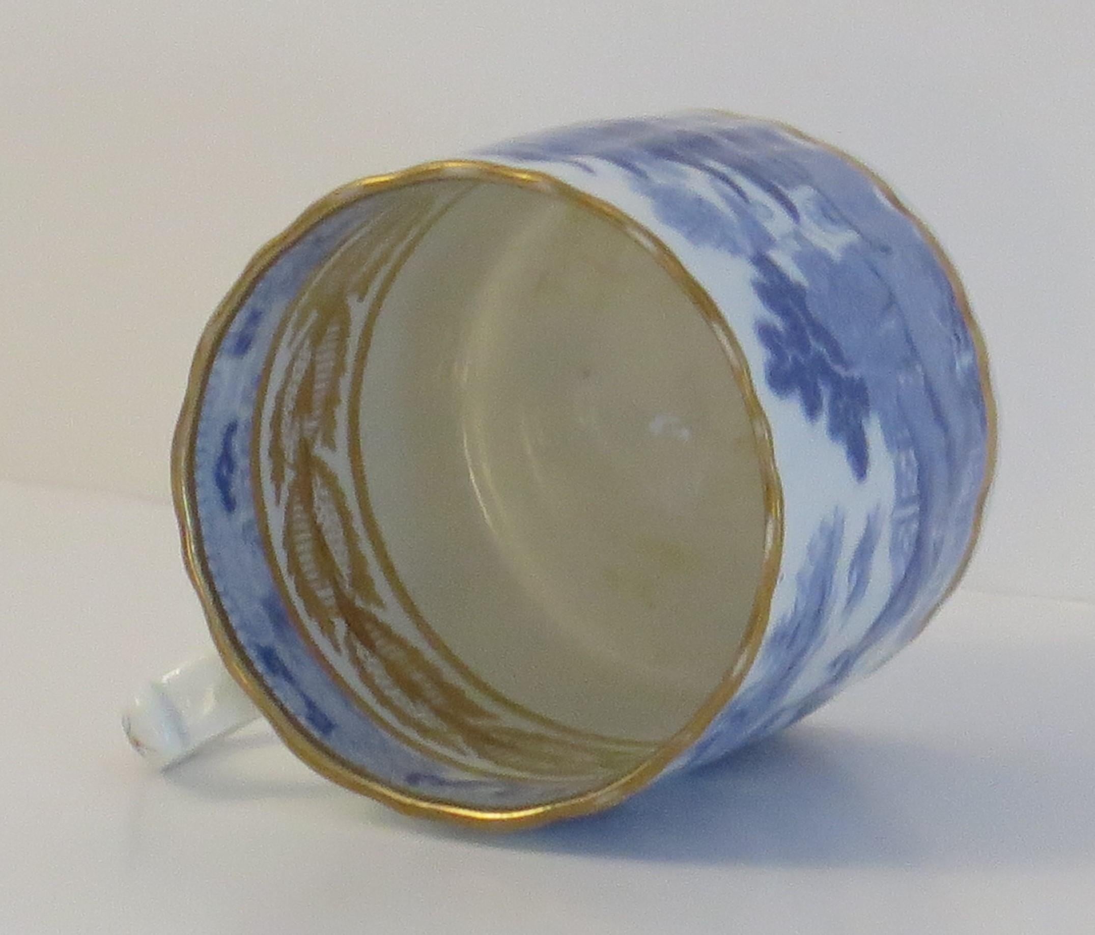 XIXe siècle Miles Mason Porcelain Coffee Can Blue & White Broseley Gilded Ptn 50, circa 1808 en vente