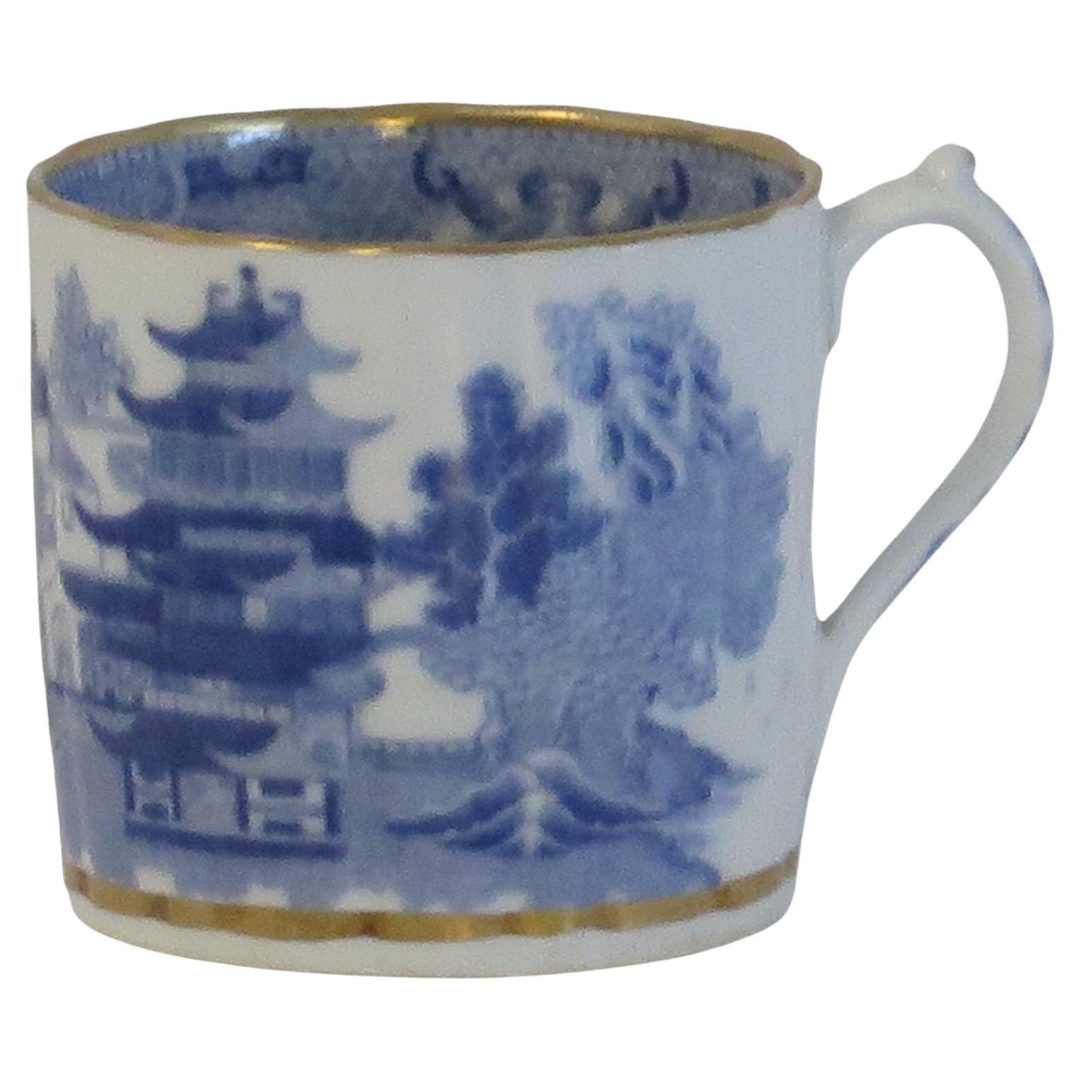 Miles Mason Porzellan Kaffeekanne Blau-Weiß Broseley Vergoldet Ptn 50, um 1808 im Angebot