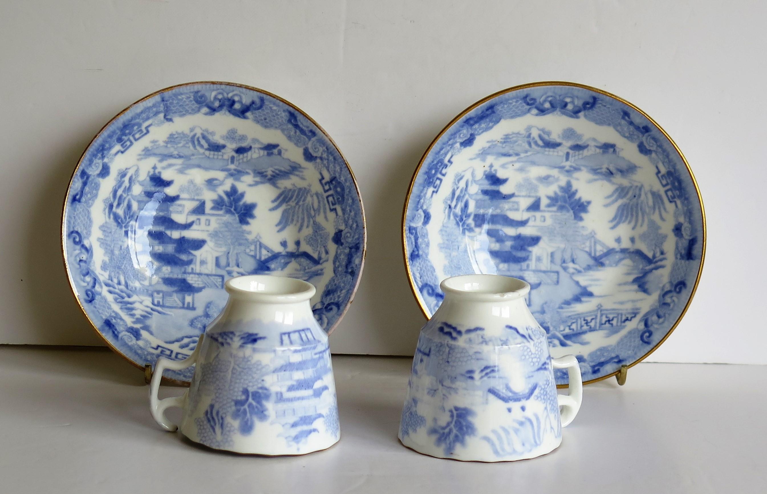 Miles Mason Porcelain Pair of Cups & Saucers Blue Broseley Willow Ptn circa 1815 In Good Condition In Lincoln, Lincolnshire