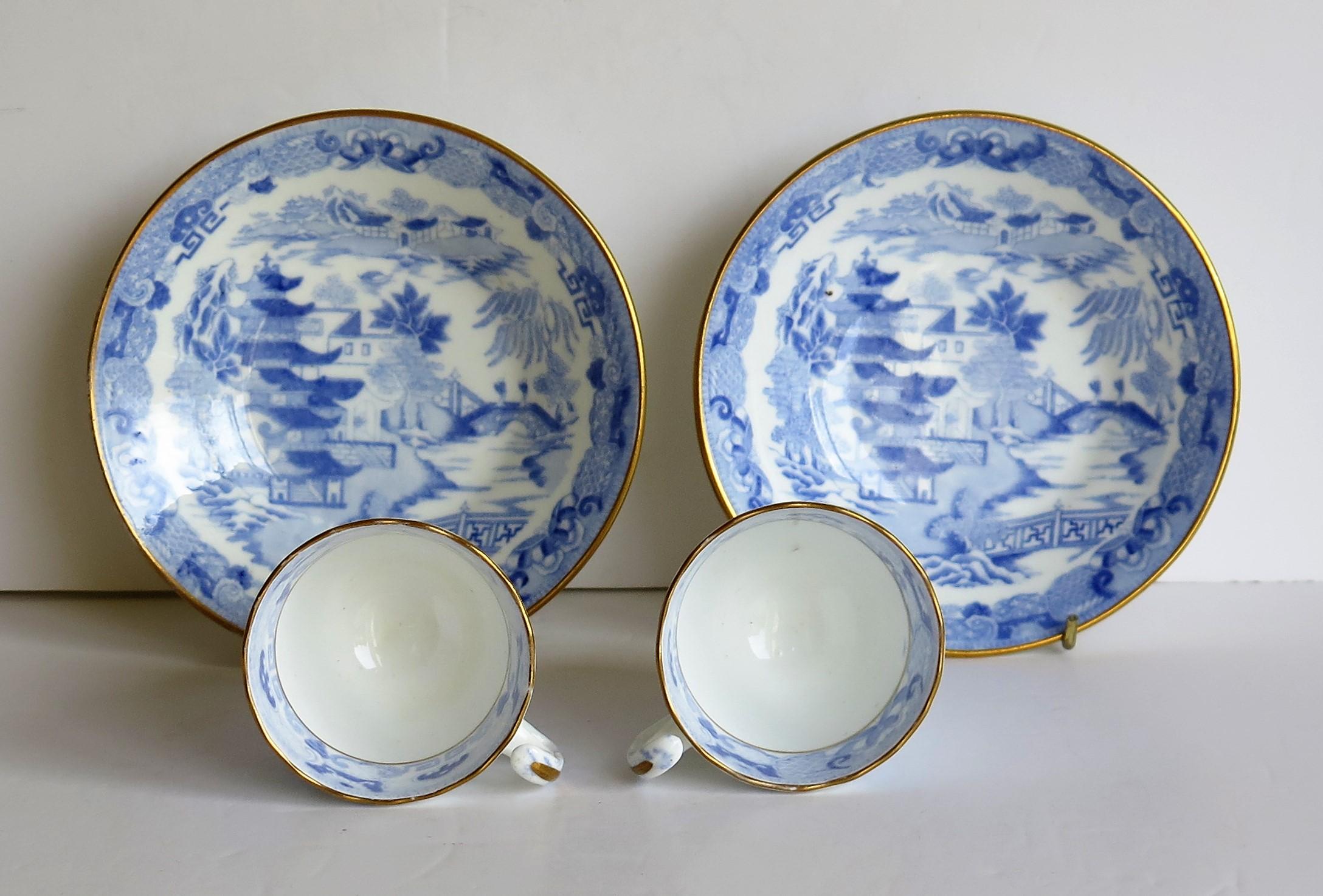 Miles Mason Porcelain Pair of Cups & Saucers Blue Broseley Willow Ptn circa 1815 In Good Condition In Lincoln, Lincolnshire