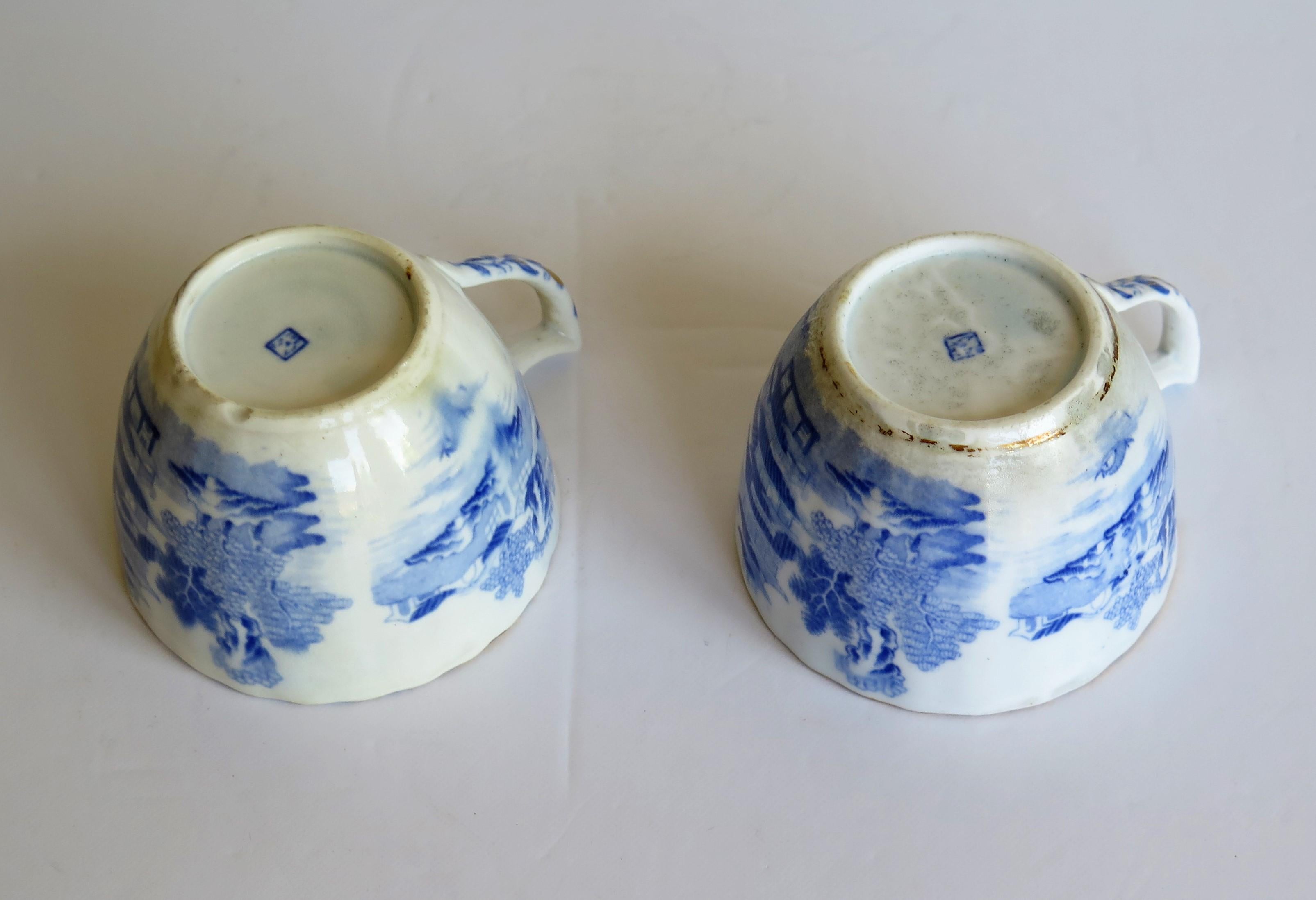 Miles Mason Porcelain Pair of Tea Cups Broseley Blue and White Pattern, Ca. 1805 For Sale 8