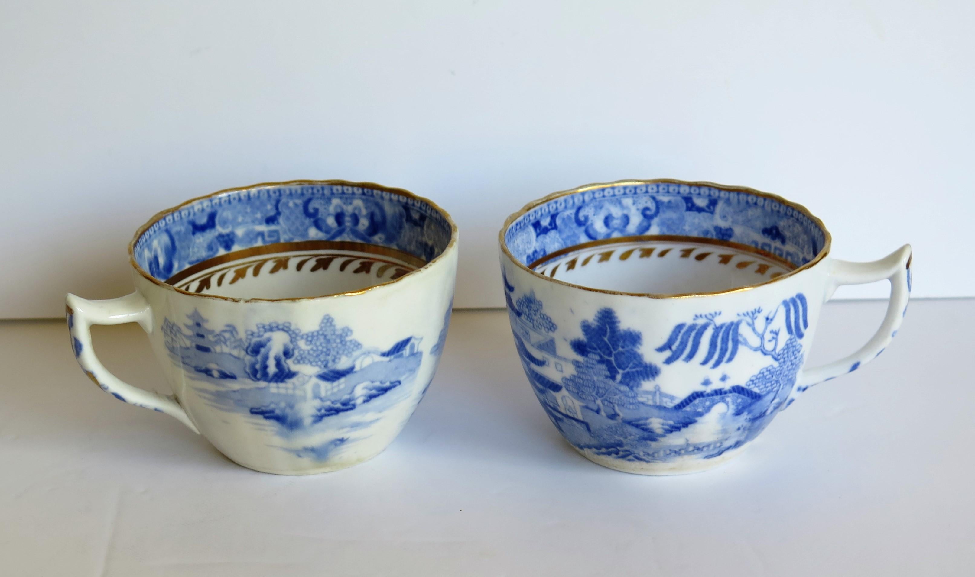 English Miles Mason Porcelain Pair of Tea Cups Broseley Blue and White Pattern, Ca 1805