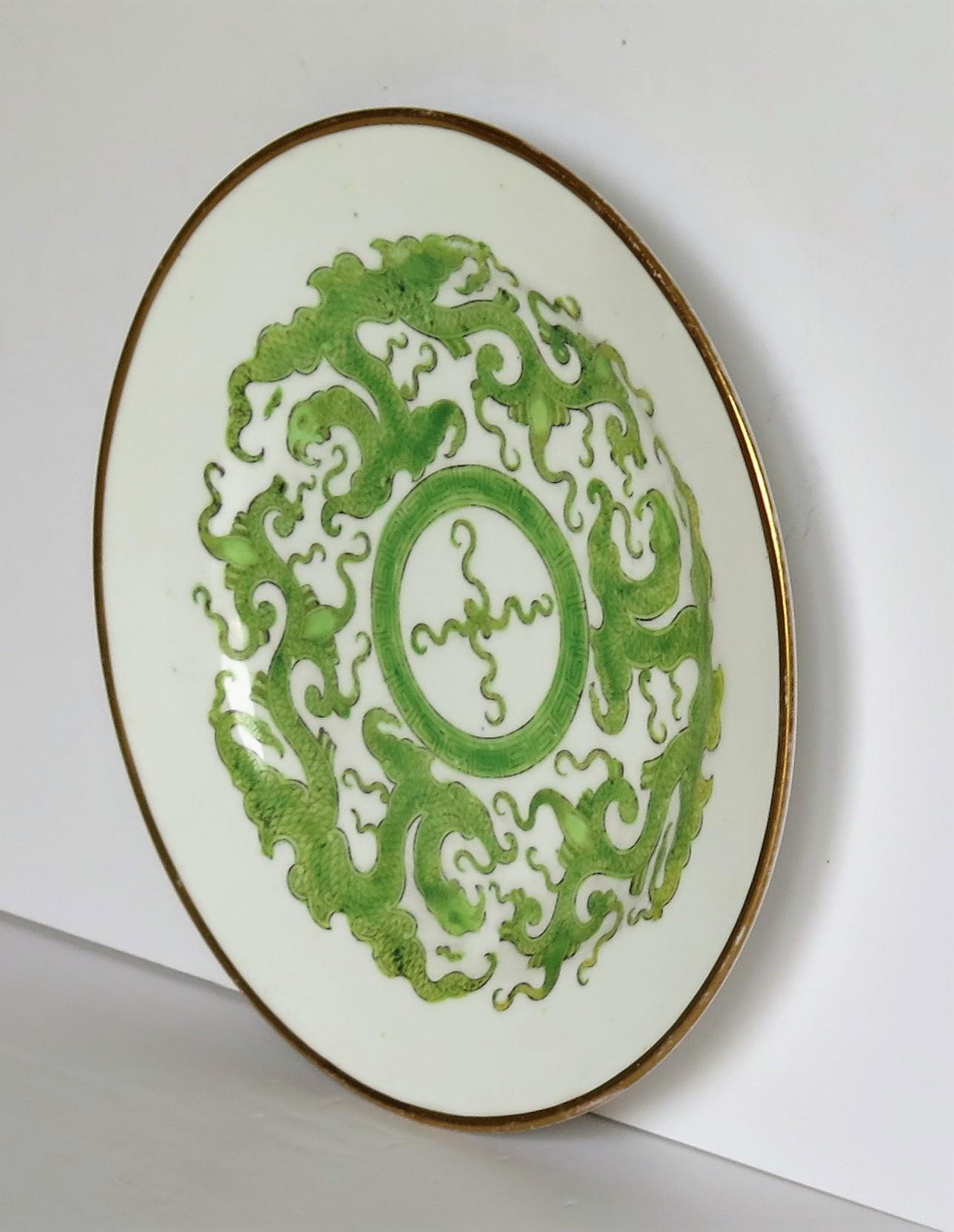 Hand-Painted Georgian Miles Mason Porcelain Plate in Green Chinese Dragon Pattern, circa 1808