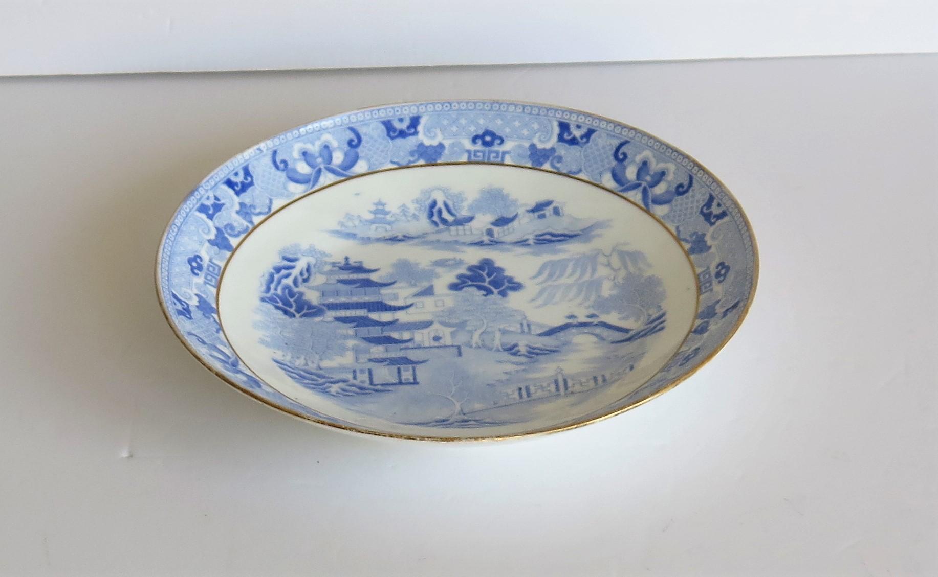 Chinoiserie Miles Mason Porcelain Plate or Dish Blue & White Gilded Broseley Ptn, circa 1810