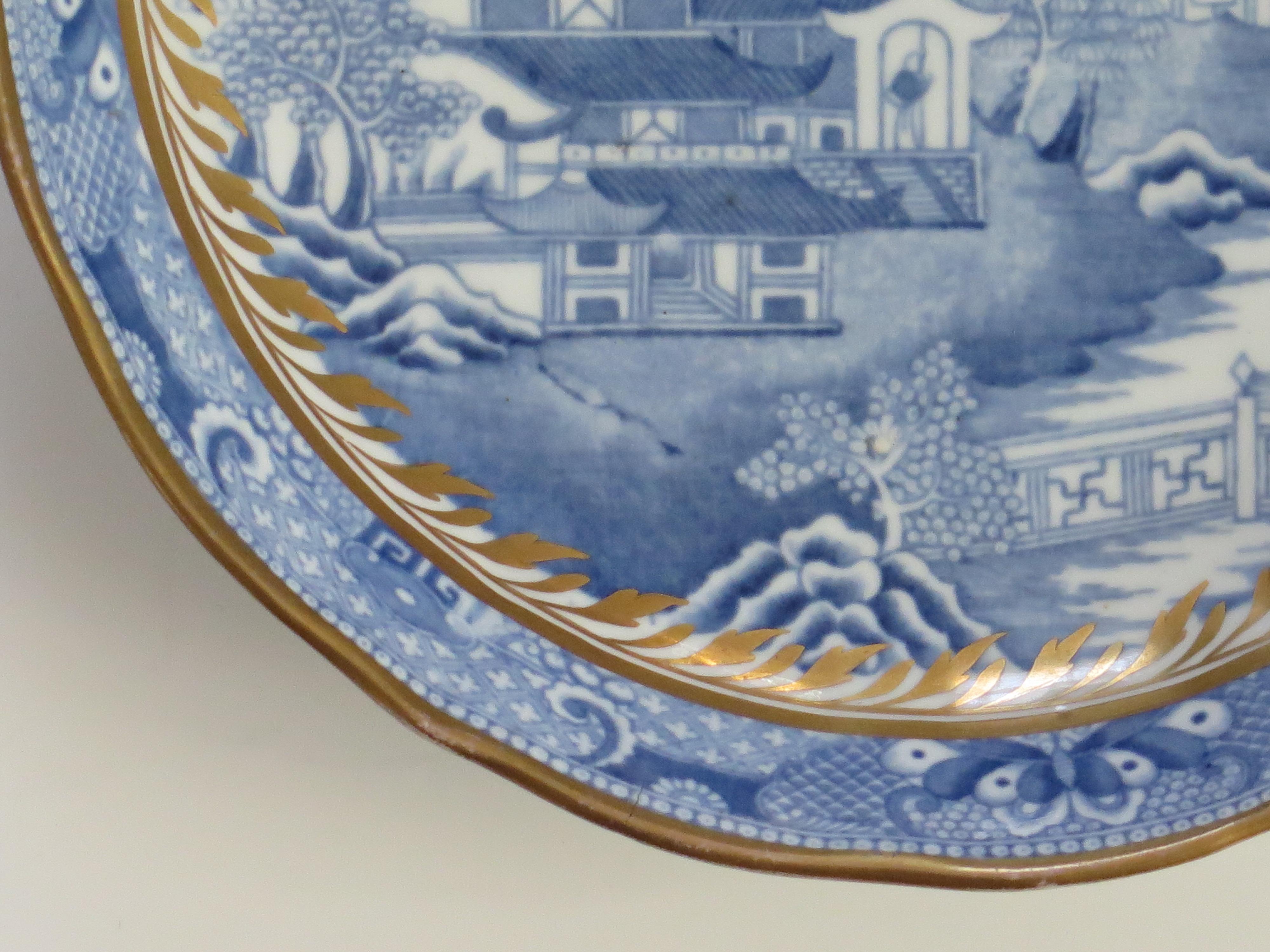 Porcelaine Saucière Miles Mason en porcelaine bleue et blanche dorée à motif de Broseley, ca 1805 en vente