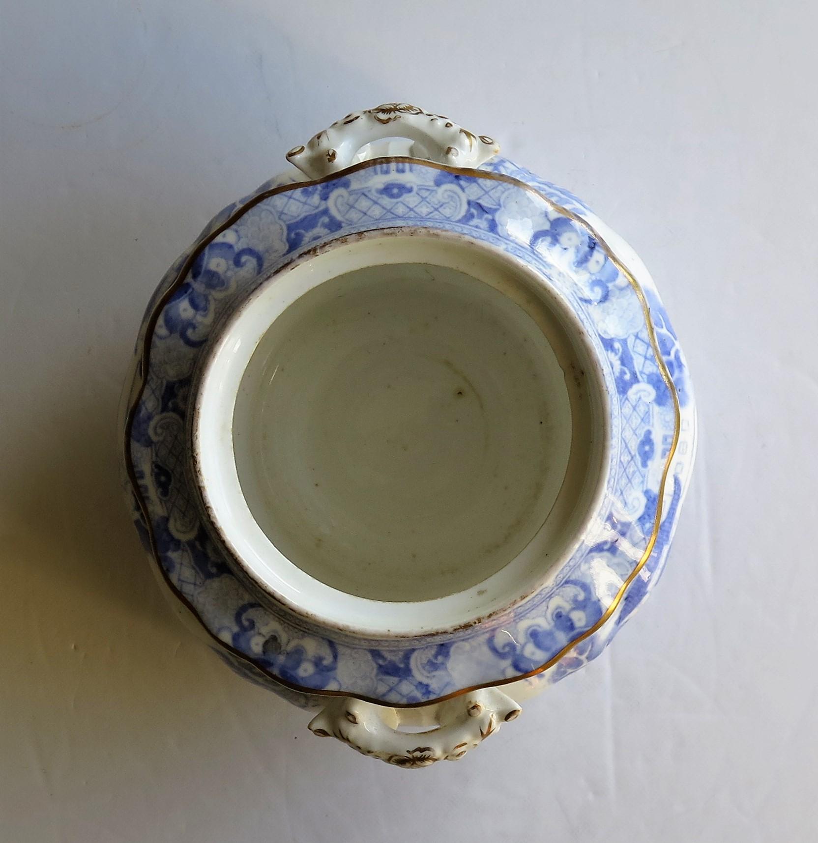 Miles Mason Porcelain Sucrier Blue and White Broseley Willow Pattern, circa 1810 For Sale 4