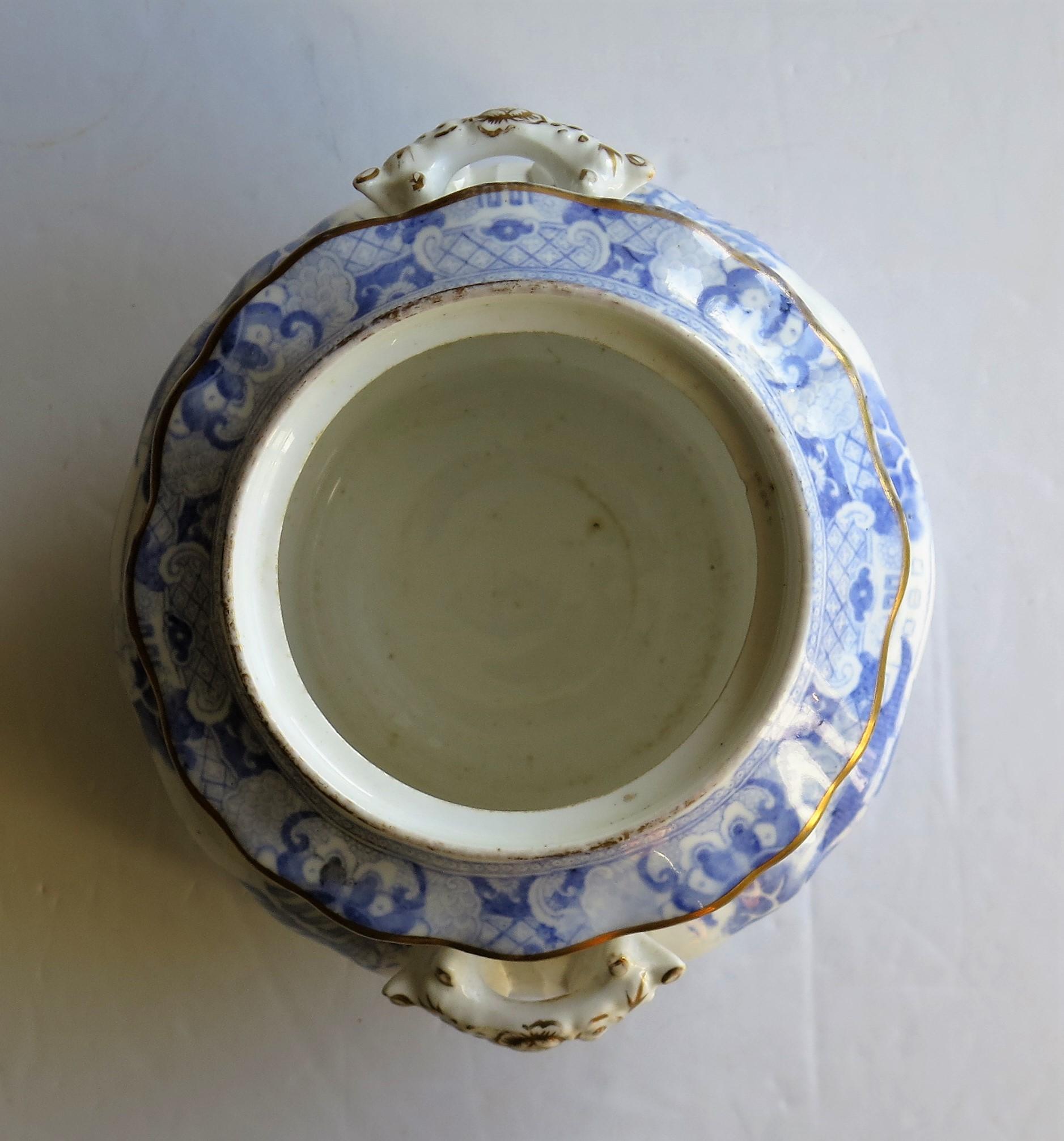 Miles Mason Porcelain Sucrier Blue and White Broseley Willow Pattern, circa 1810 For Sale 5