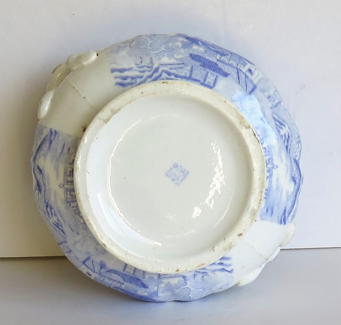 Miles Mason Porcelain Sucrier Blue and White Broseley Willow Pattern, circa 1810 For Sale 7