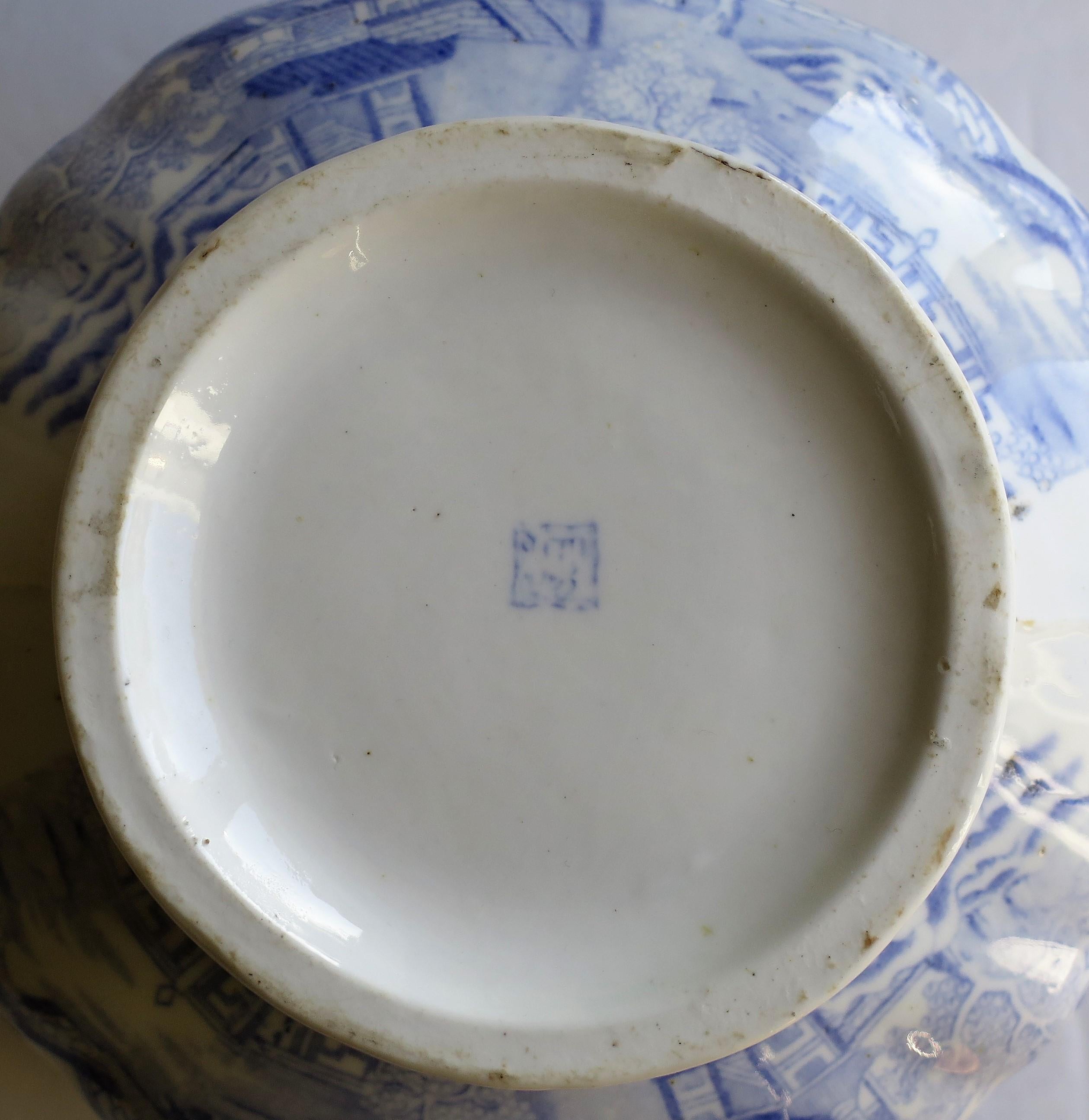 Miles Mason Porcelain Sucrier Blue and White Broseley Willow Pattern, circa 1810 For Sale 8