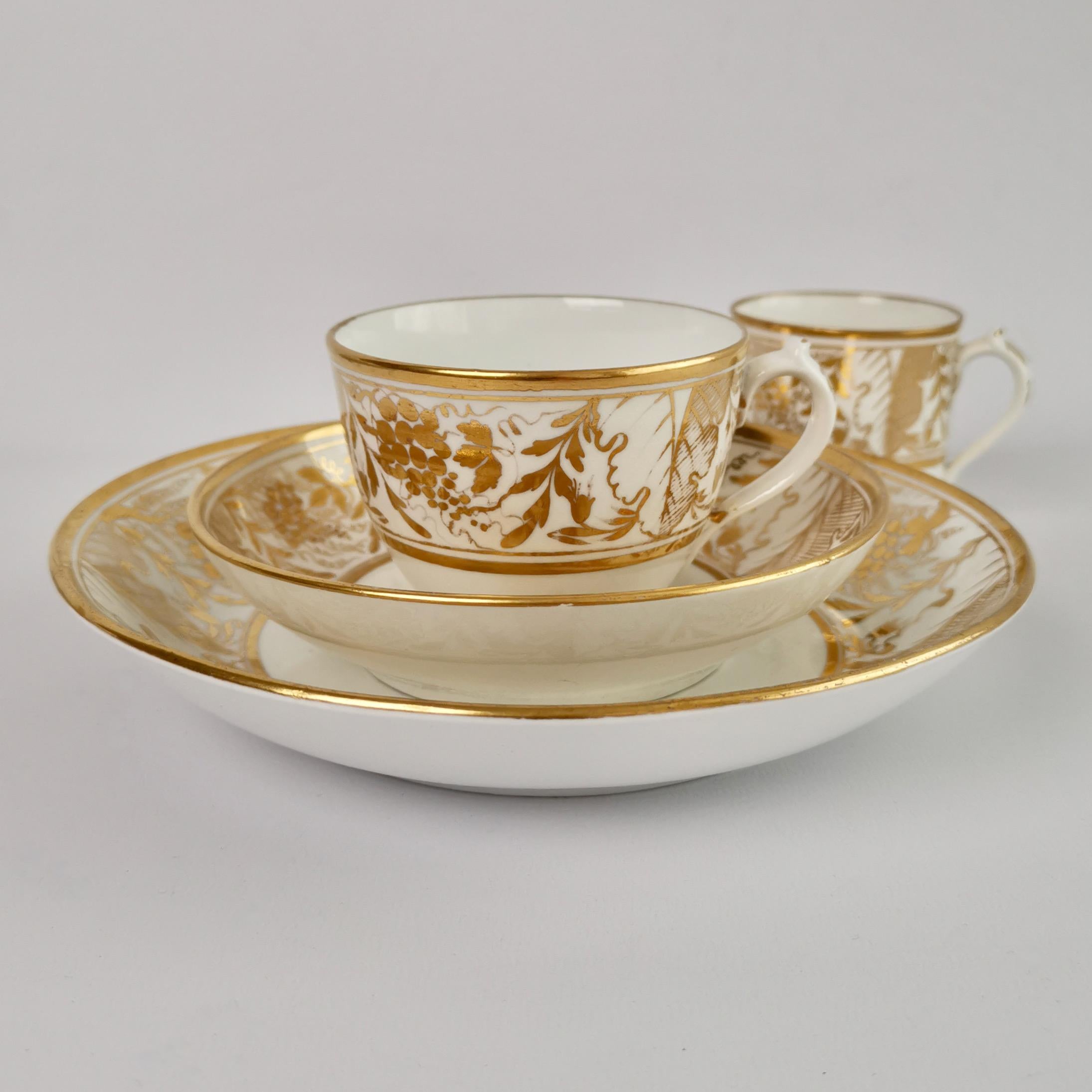 Hand-Painted Miles Mason Porcelain Teacup Quartet, Gilt Regency Acanthus Pattern, ca 1810