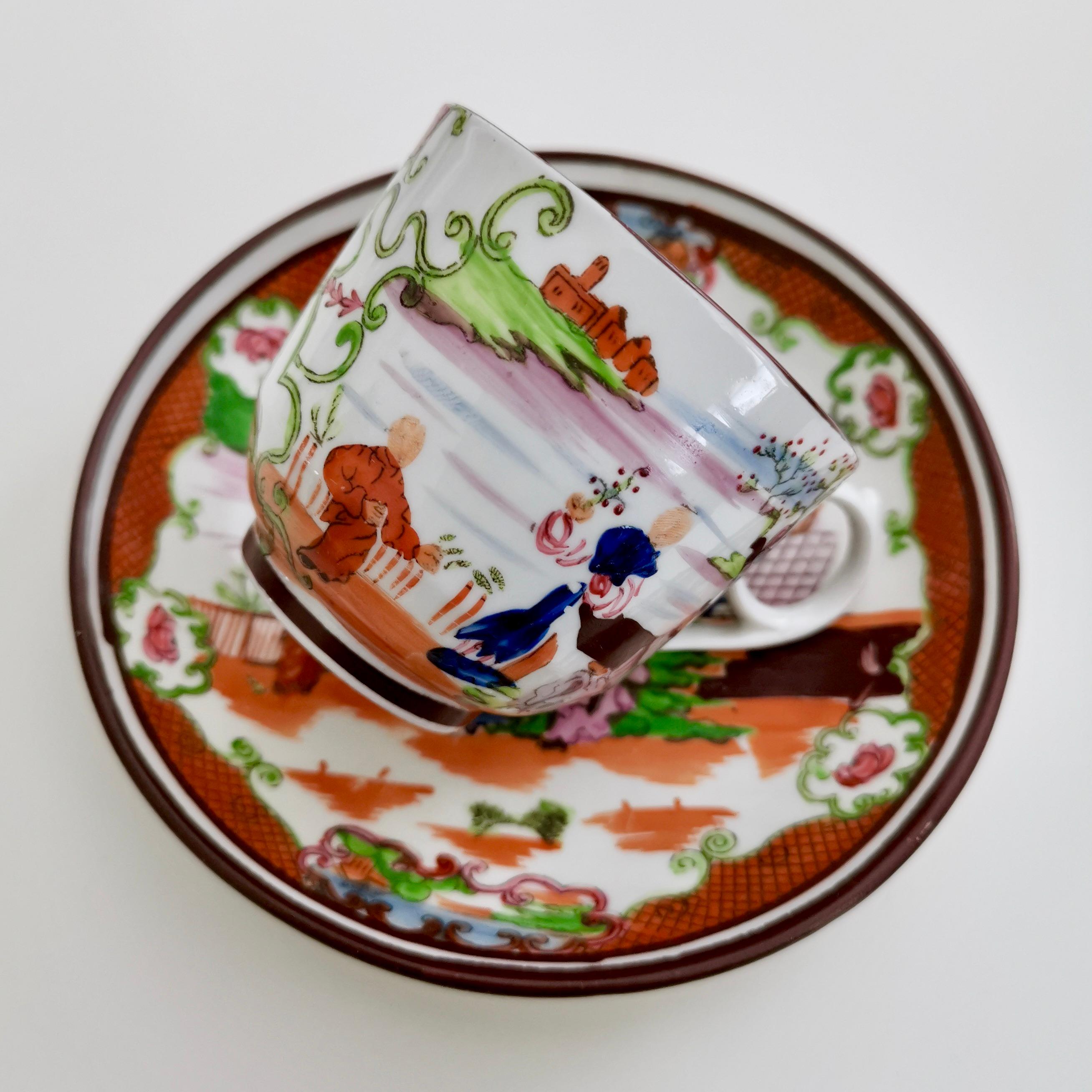 Miles Mason Porcelain Teacup Trio Boy at the Door Pattern Chinoiserie circa 1805 In Good Condition In London, GB