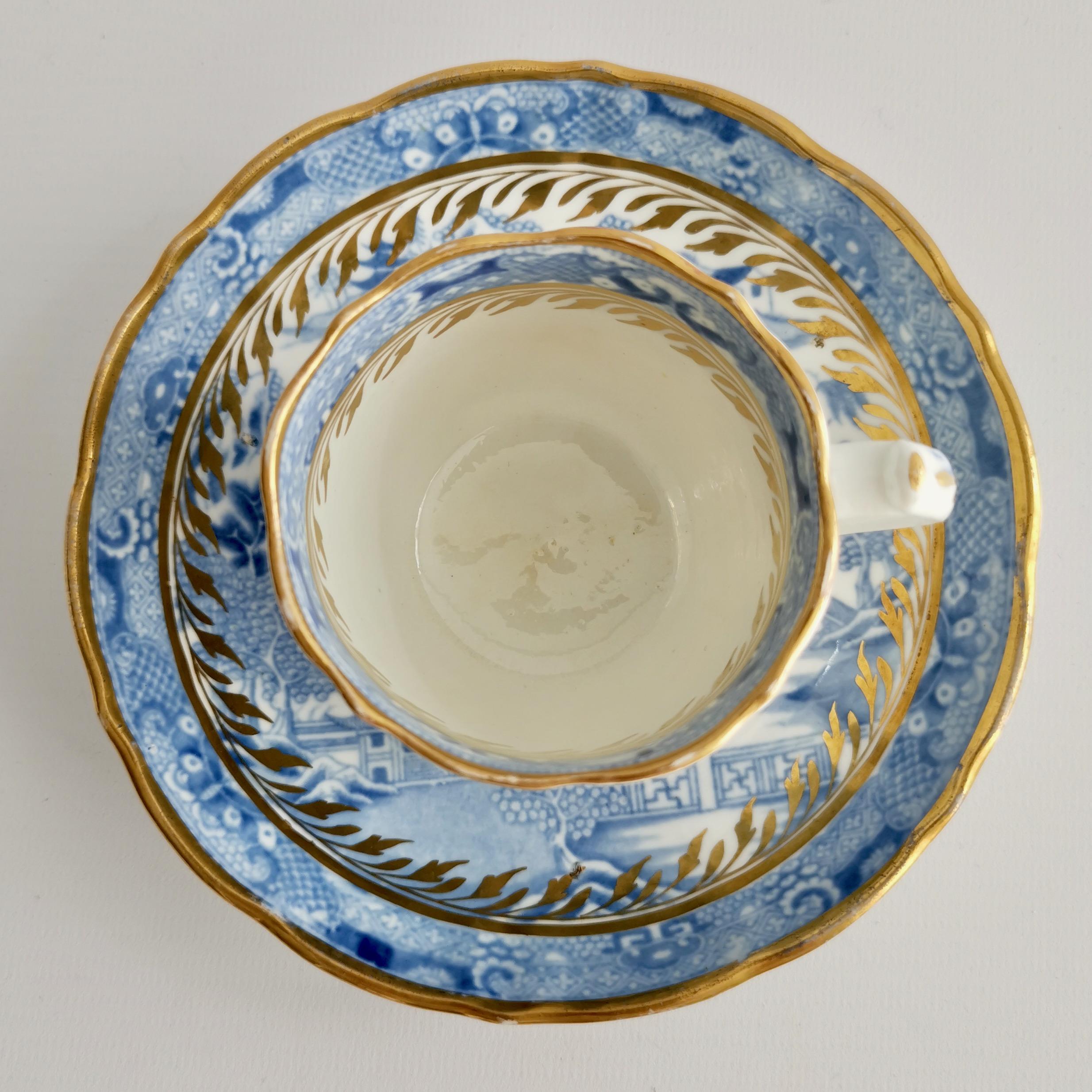 Miles Mason Porcelain Teacup Trio, Pagoda Pattern Blue White Transfer, ca 1810 In Good Condition In London, GB