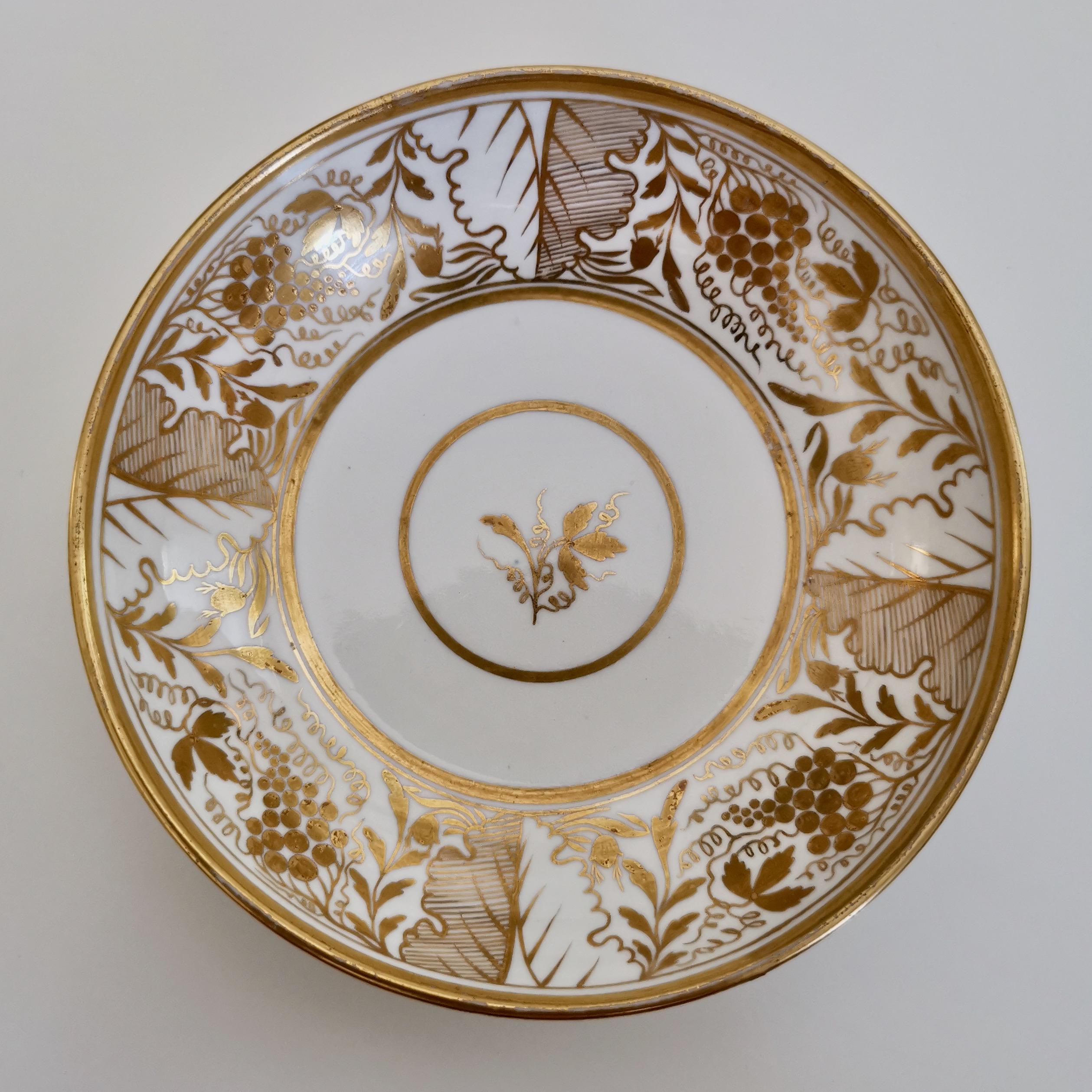Miles Mason Porcelain Teacup Trio, Provenance, Gilt Vines, Regency, circa 1810 In Good Condition In London, GB