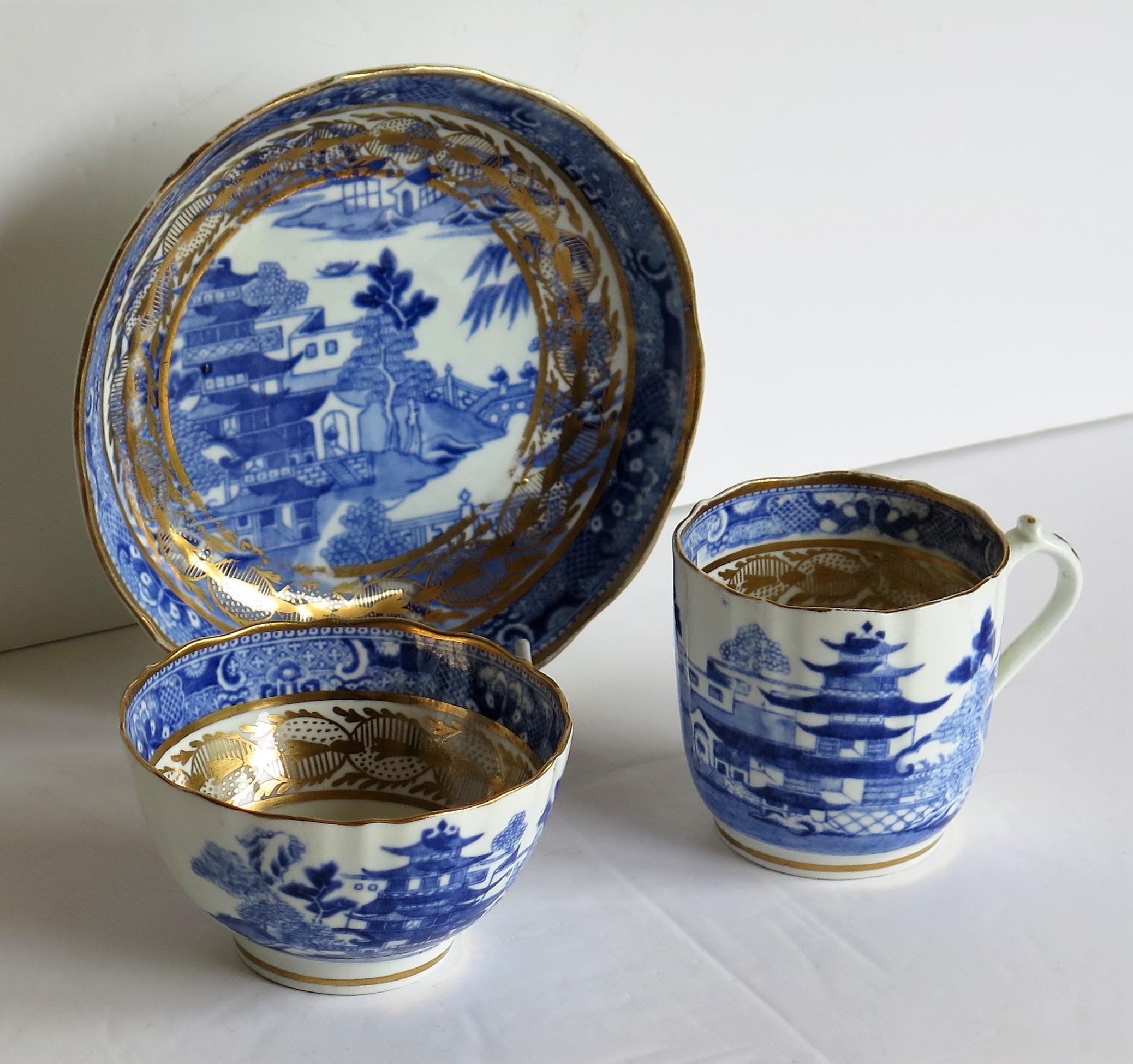 Chinoiserie Miles Mason Porcelain Trio Blue and White Broseley Gilded Willow Ptn 50, Ca 1808