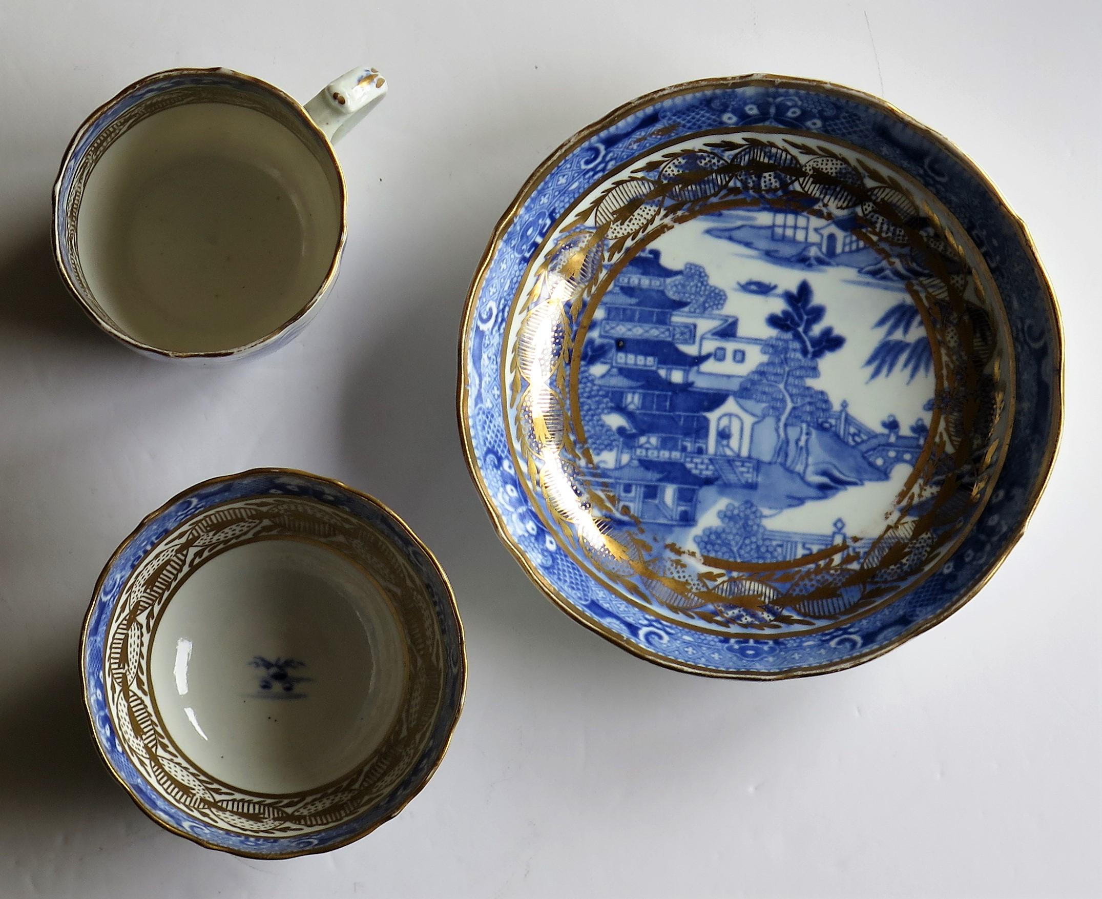 English Miles Mason Porcelain Trio Blue and White Broseley Gilded Willow Ptn 50, Ca 1808