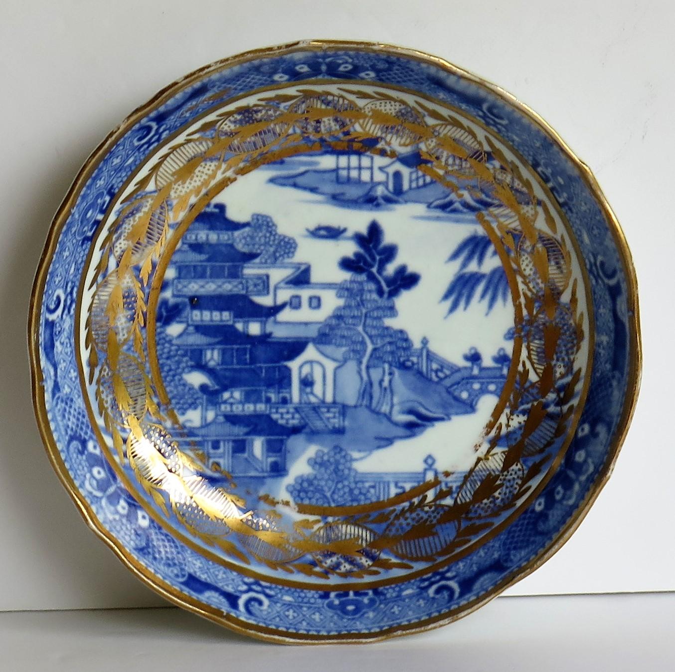 Miles Mason Porcelain Trio Blue and White Broseley Gilded Willow Ptn 50, Ca 1808 In Good Condition In Lincoln, Lincolnshire