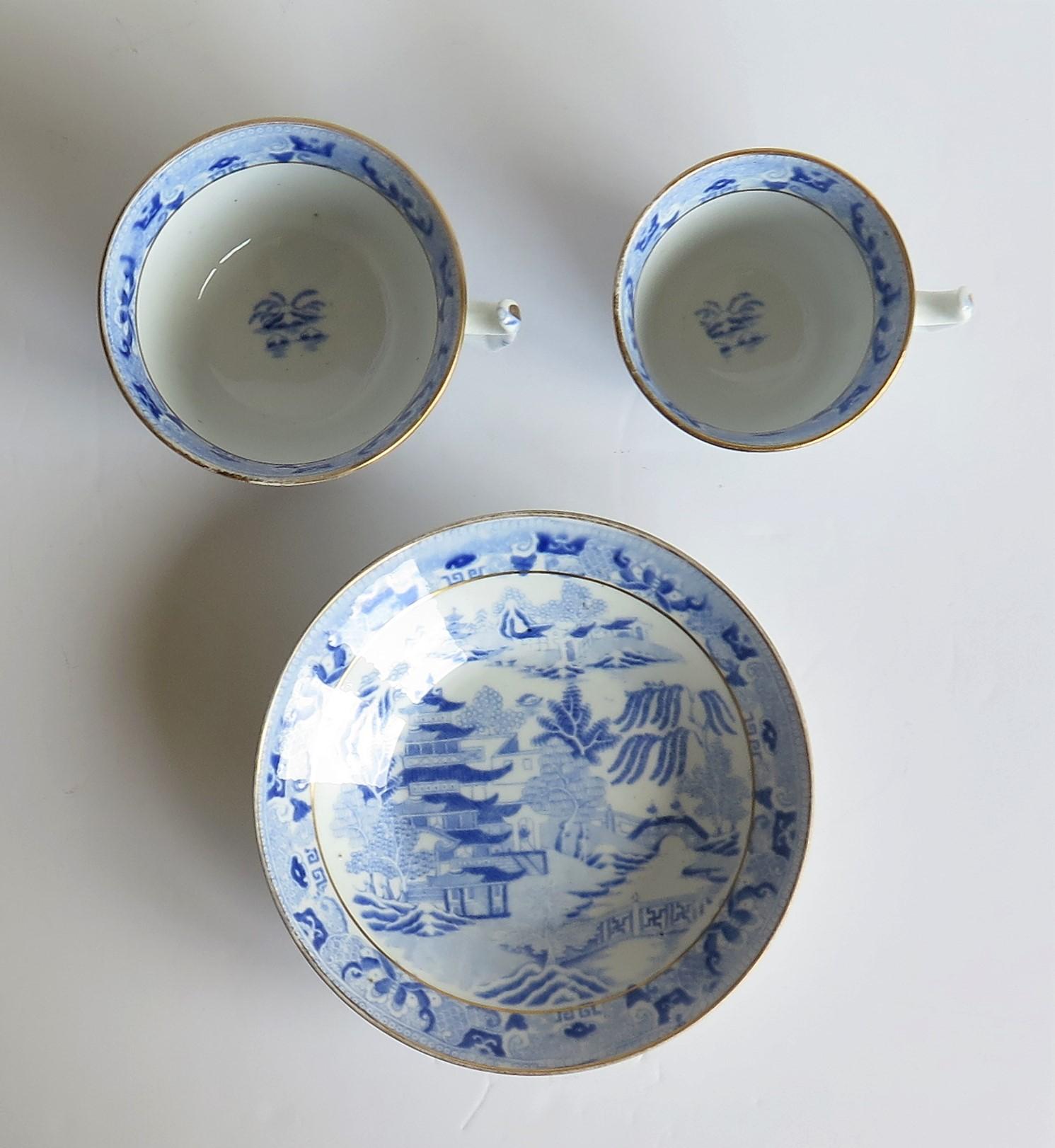 Miles Mason Porcelain Trio Blue and White Broseley Willow Pattern, circa 1815 5