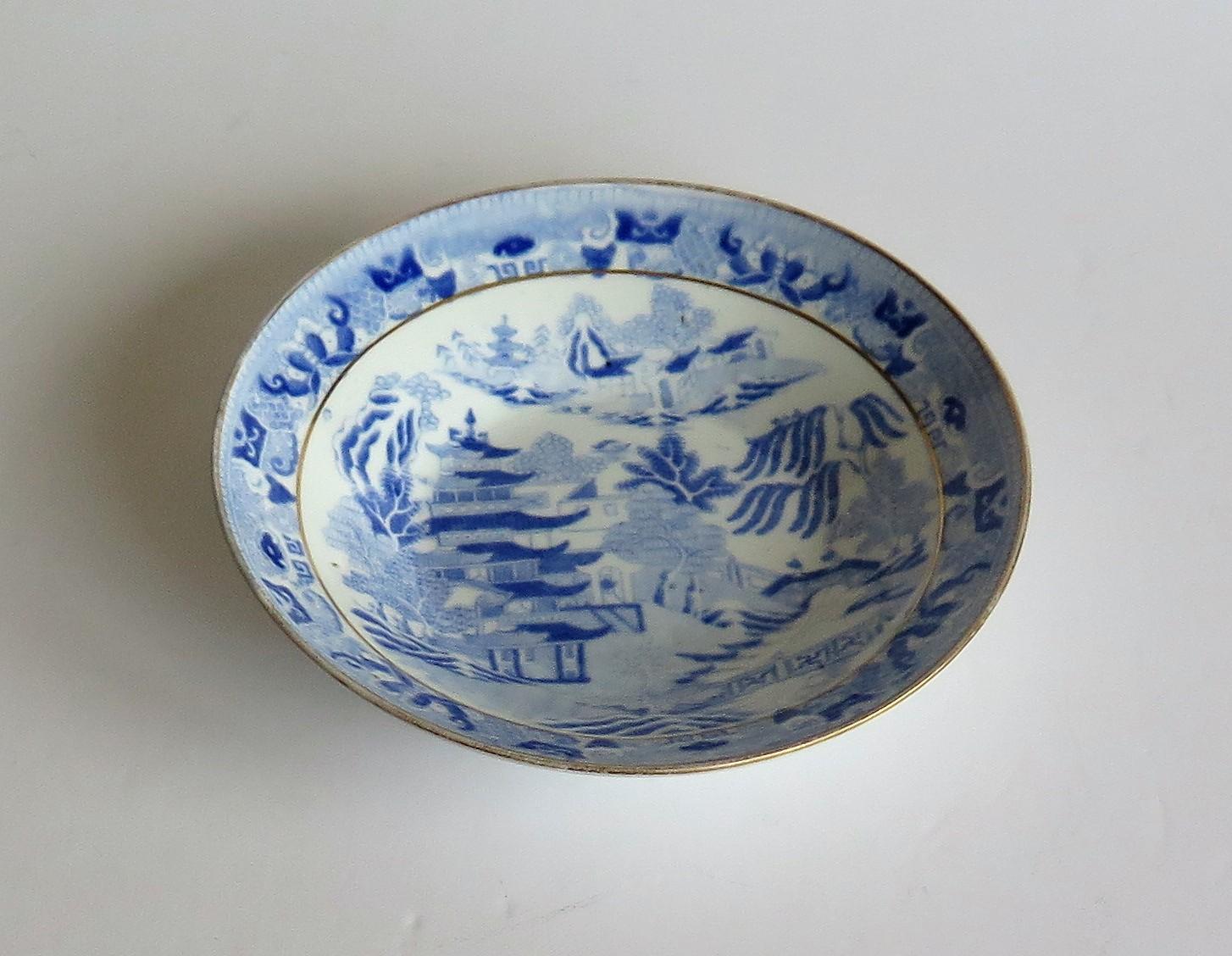 Chinoiserie Miles Mason Porcelain Trio Blue and White Broseley Willow Pattern, circa 1815